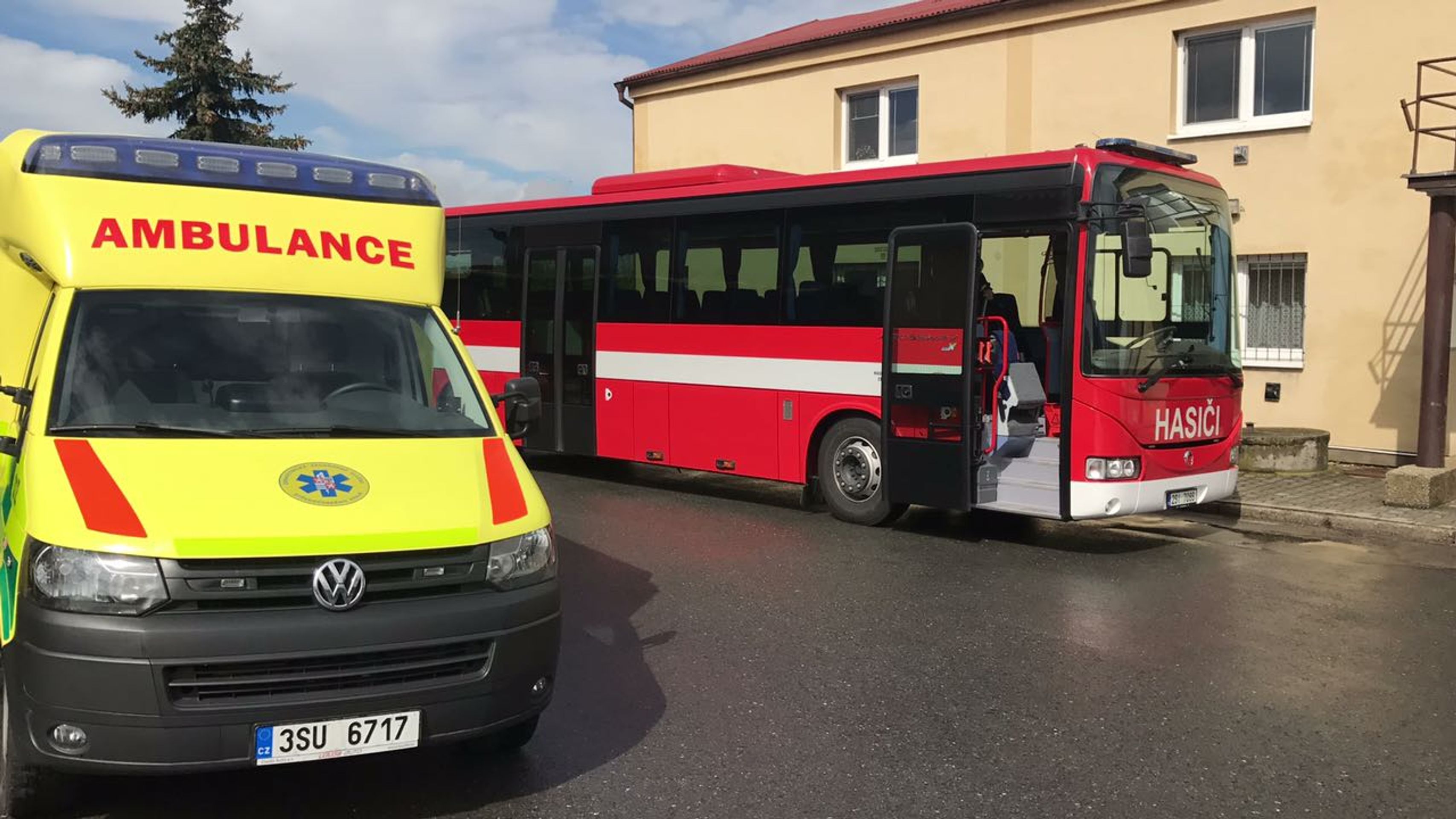Nehoda autobusu s dětmi - 4 - GALERIE: Nehoda autobusu s dětmi (4/6)