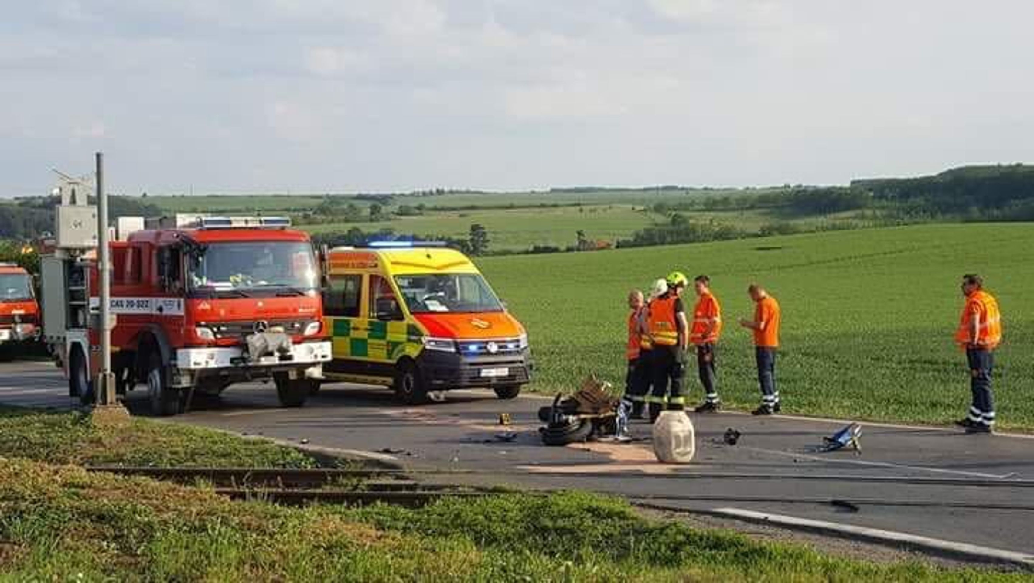 Smrtelná nehoda motorkáře na přejezdu u Kralup nad Vltavou - 2 - GALERIE: Smrtelná nehoda motorkáře na přejezdu u Kralup nad Vltavou (4/5)