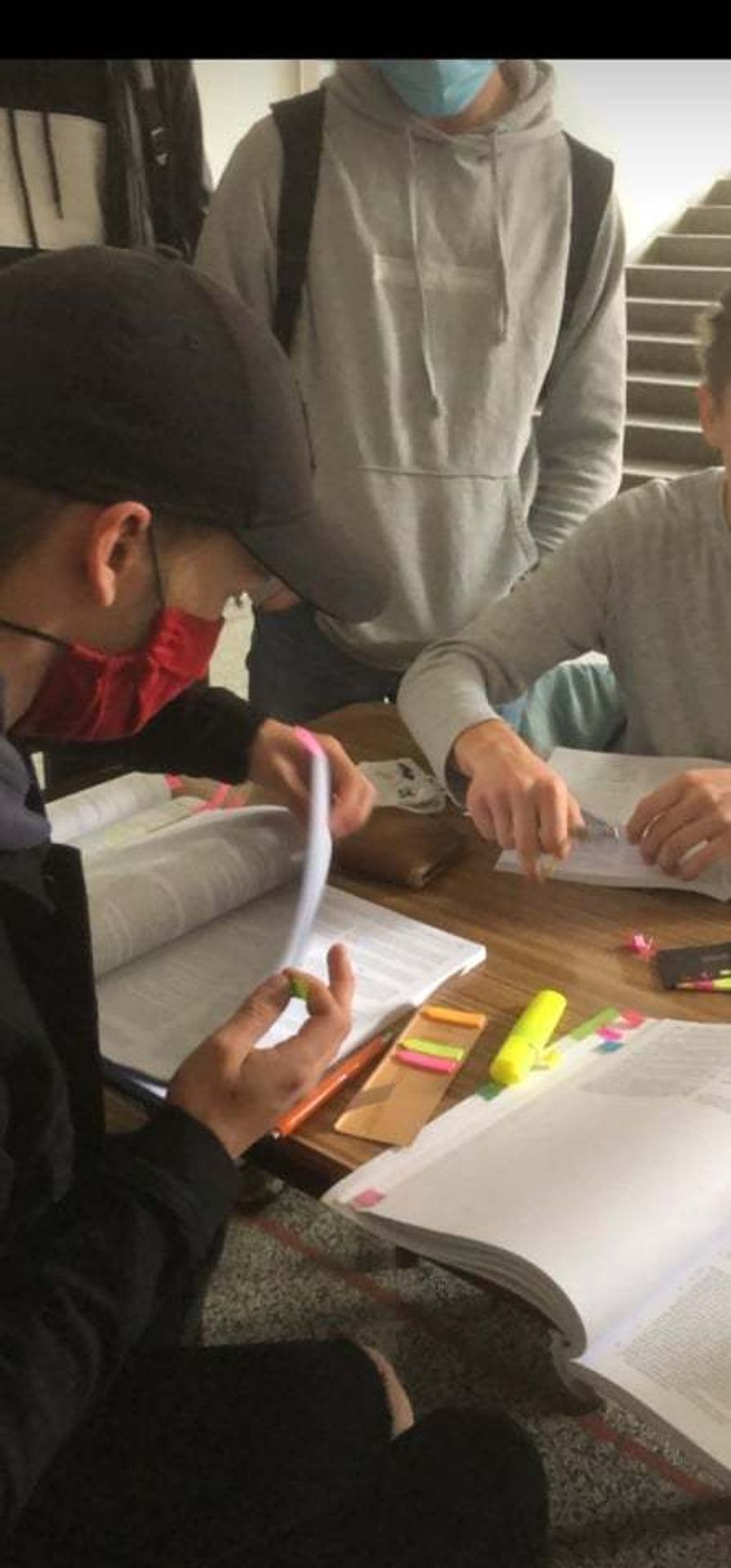 Studenti v rouškách ve třídách - 2 - GALERIE: Studenti v rouškách ve třídách (2/4)