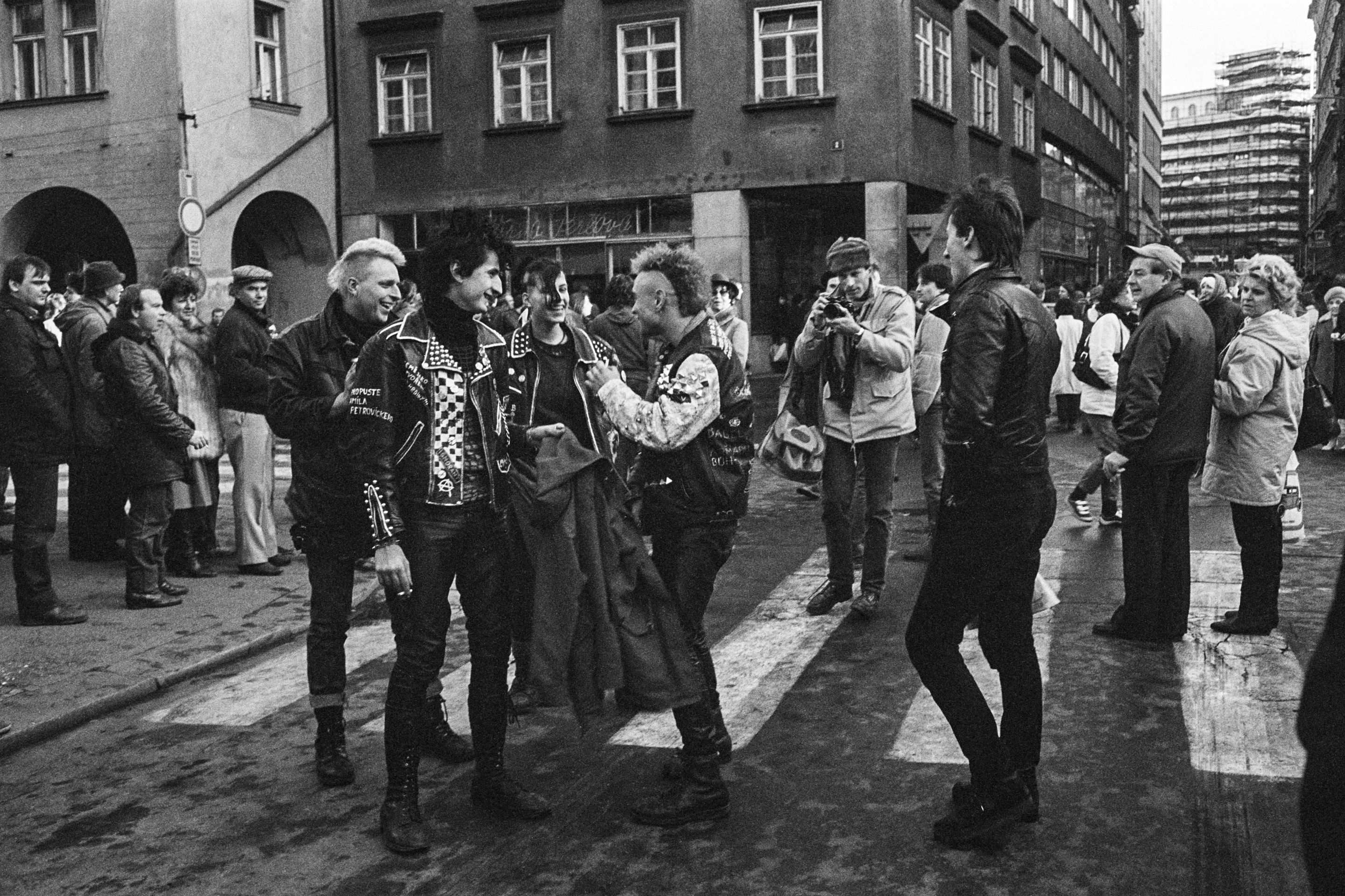 Historické fotografie z revolučního roku 1989 - 18 - GALERIE: Historické fotografie z revolučního roku 1989 (18/20)