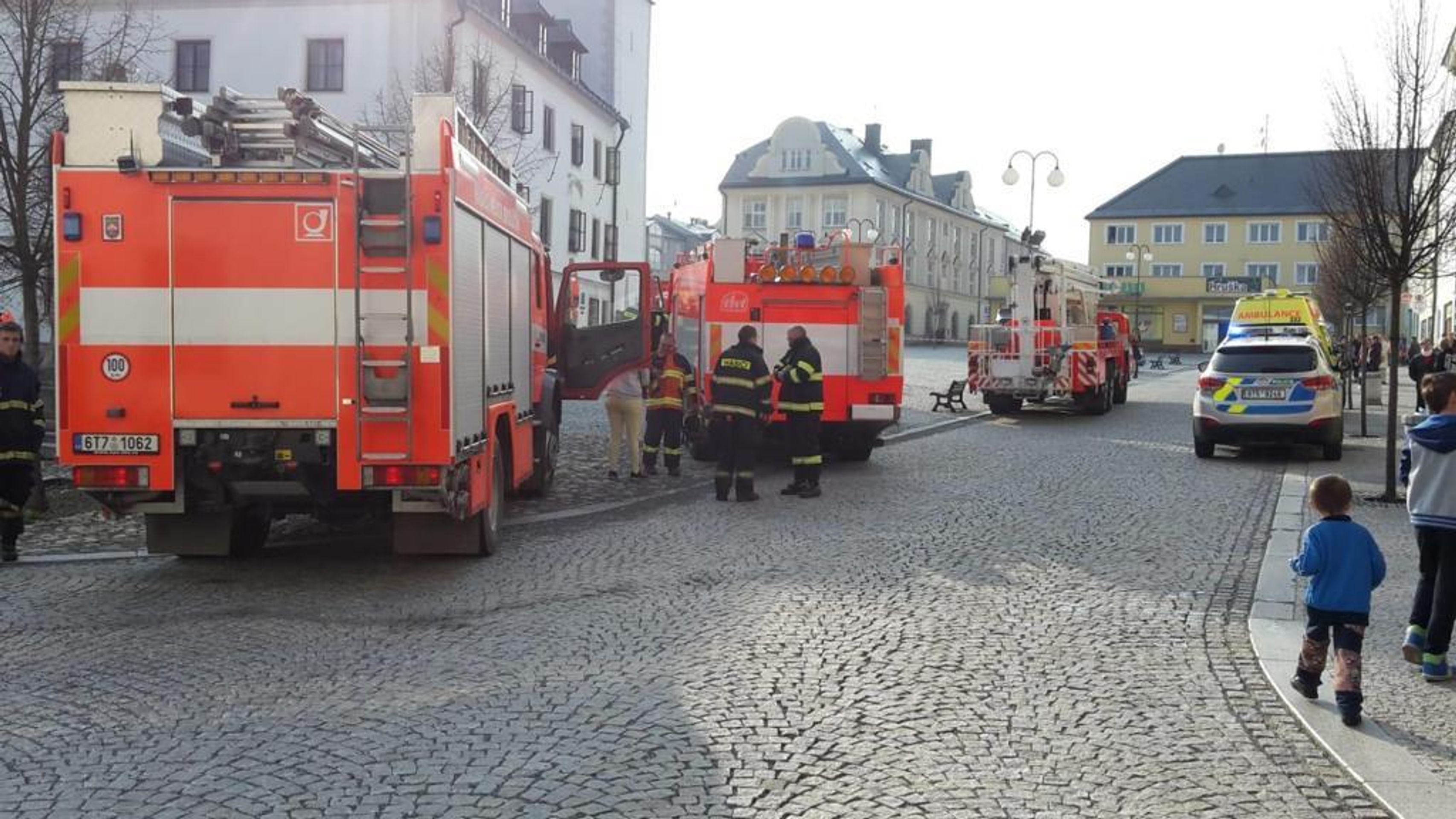 Na radnici v Rýmařově došlo k explozi - 5 - GALERIE: Radnicí v Rýmařově otřásl výbuch (8/12)