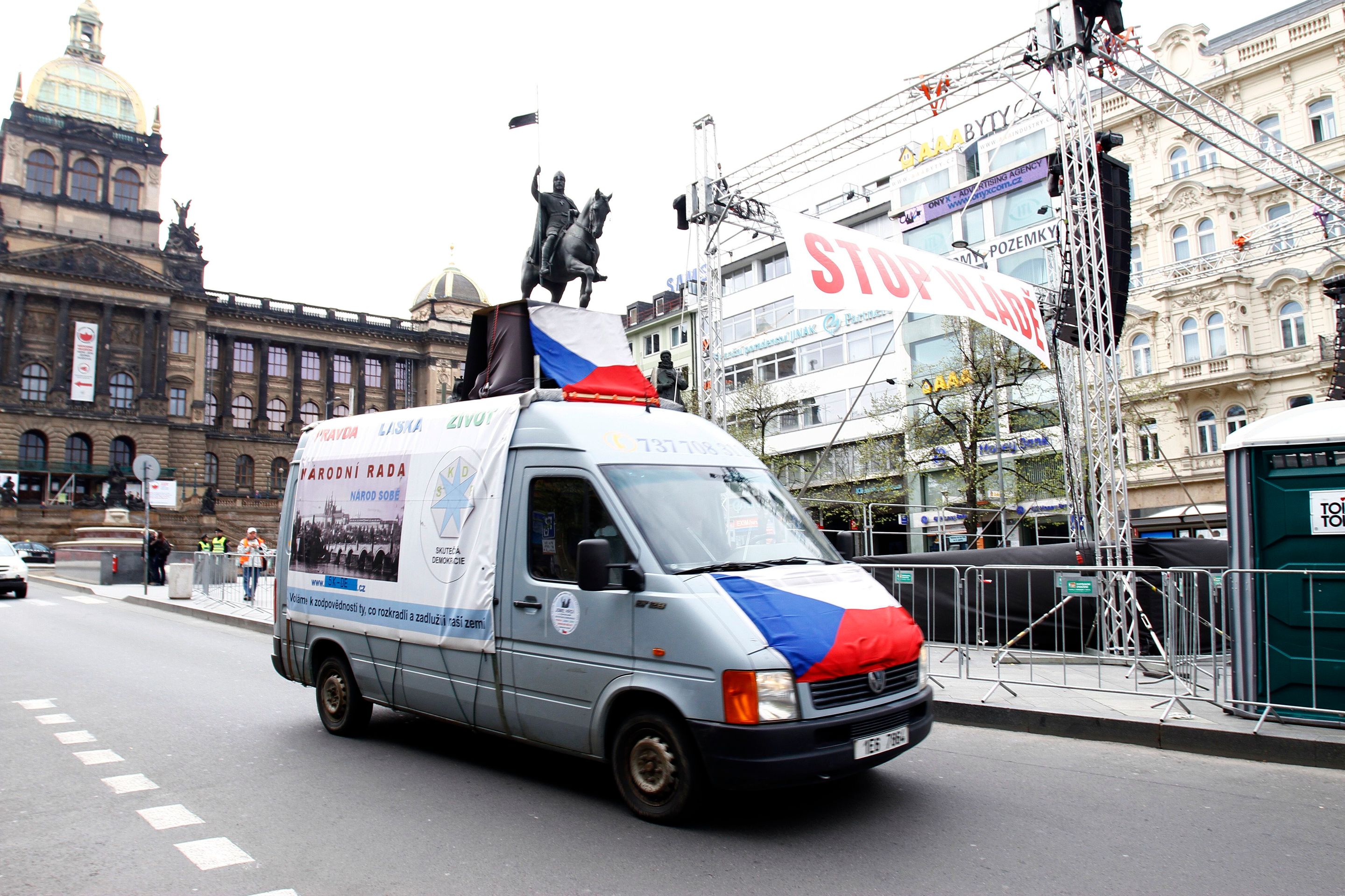 Demonstrace proti vládním reformám - 2 - Demonstrace proti vládním reformám v Praze (2/23)