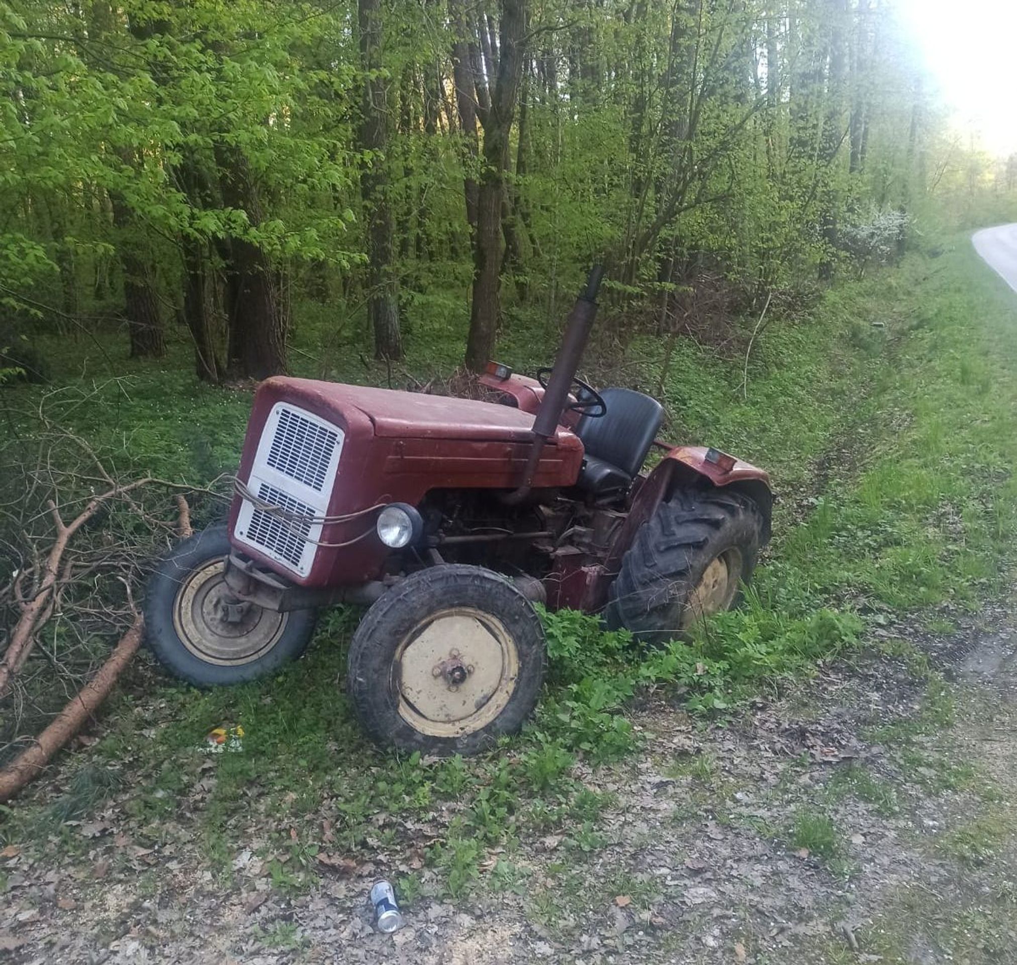 Traktorista spadl pod kola vlastního traktoru - Traktorista spadl pod kola vlastního traktoru (3/3)