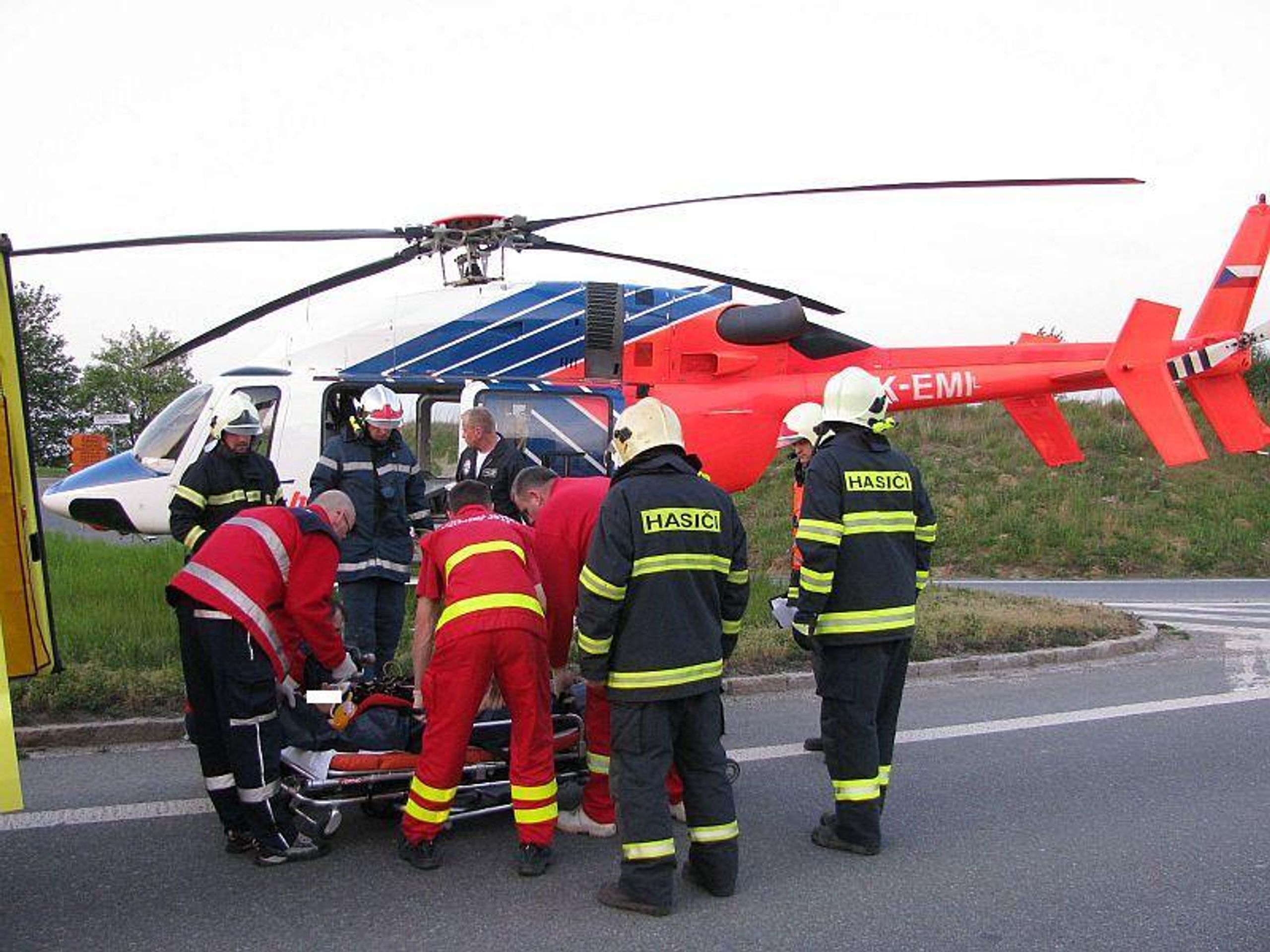 Záchranáři v akci - GALERIE: Nehoda v Buchlovských horách (1/2)