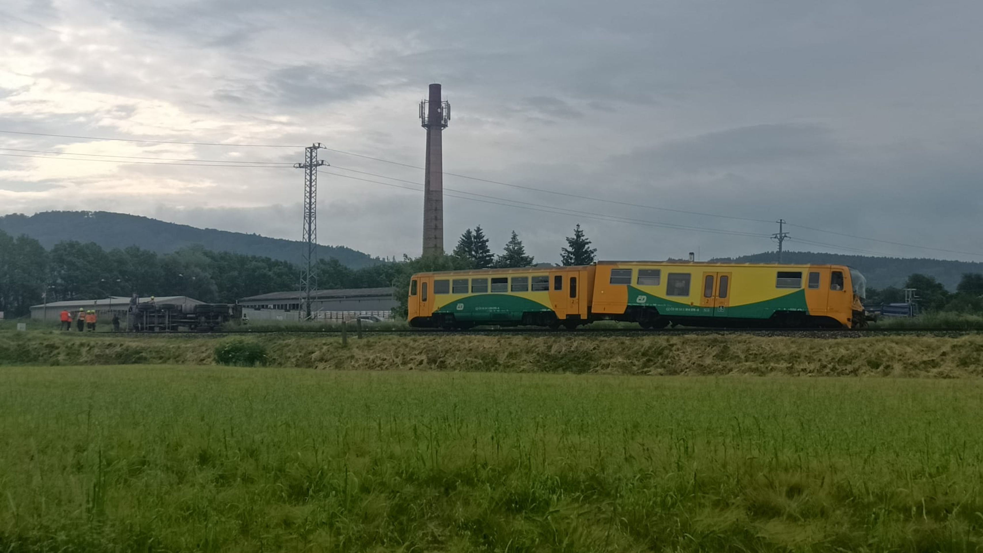 Srážka vlaku a náklaďáku - Nehoda vlaku na Kroměřížsku (6/13)