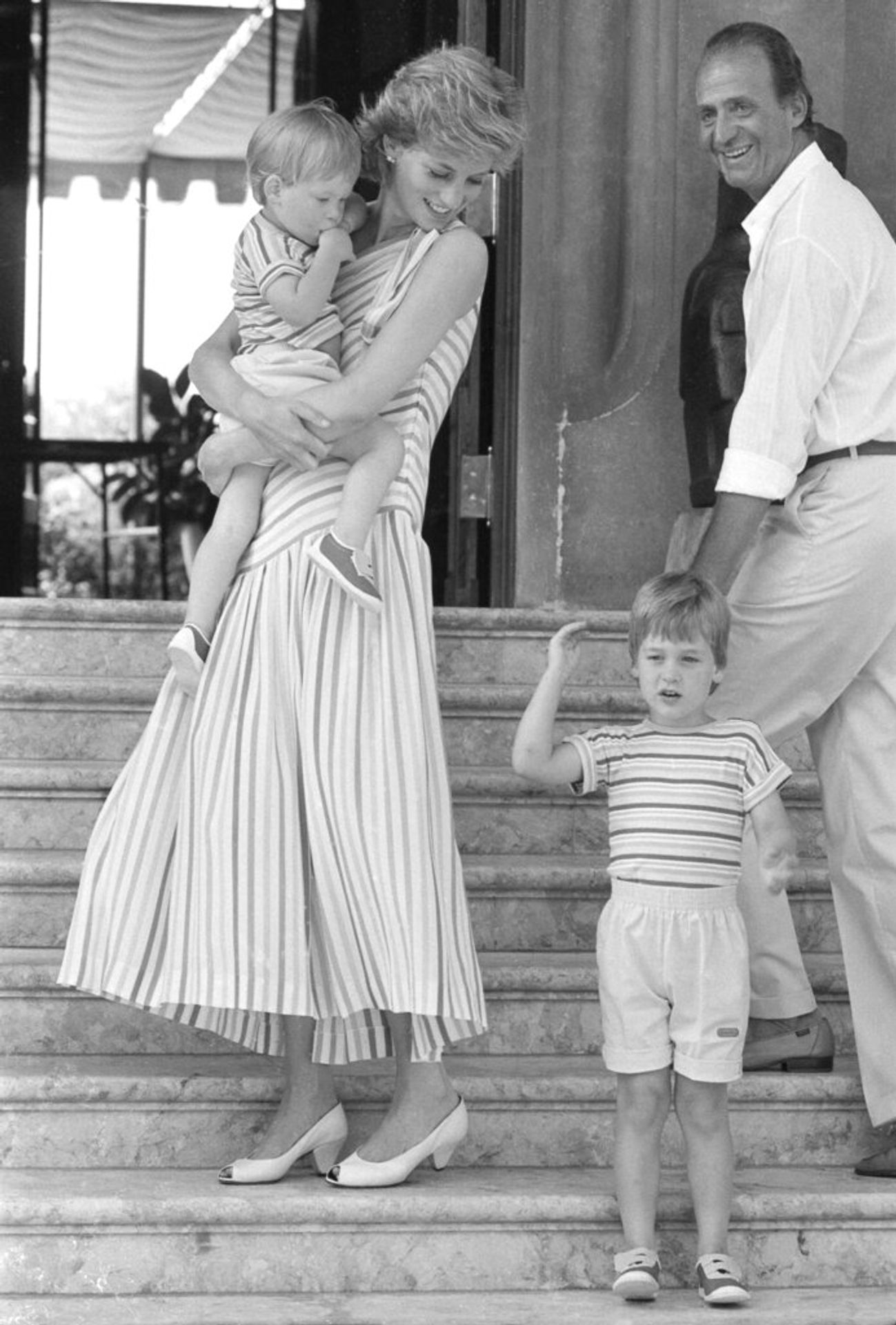 Princezna Diana s princem Harrym a princem Williamem, 1986 - Královská rodina (19/23)