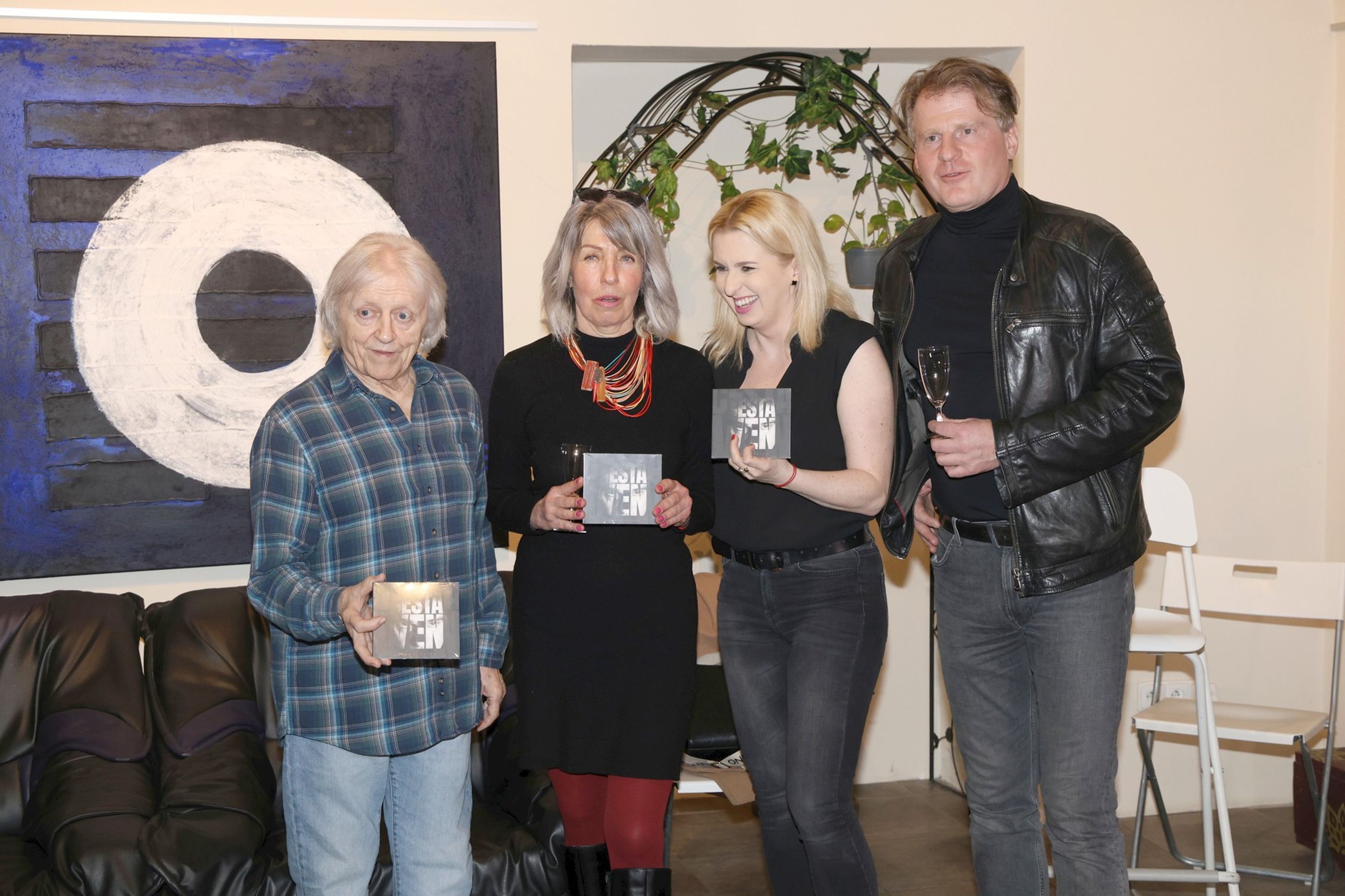 Václav Neckář, Marcela Březinová, Jiřina Jandová, Petr Batěk - Václav Neckář na křtu nového alba Petra Baťky (2/4)