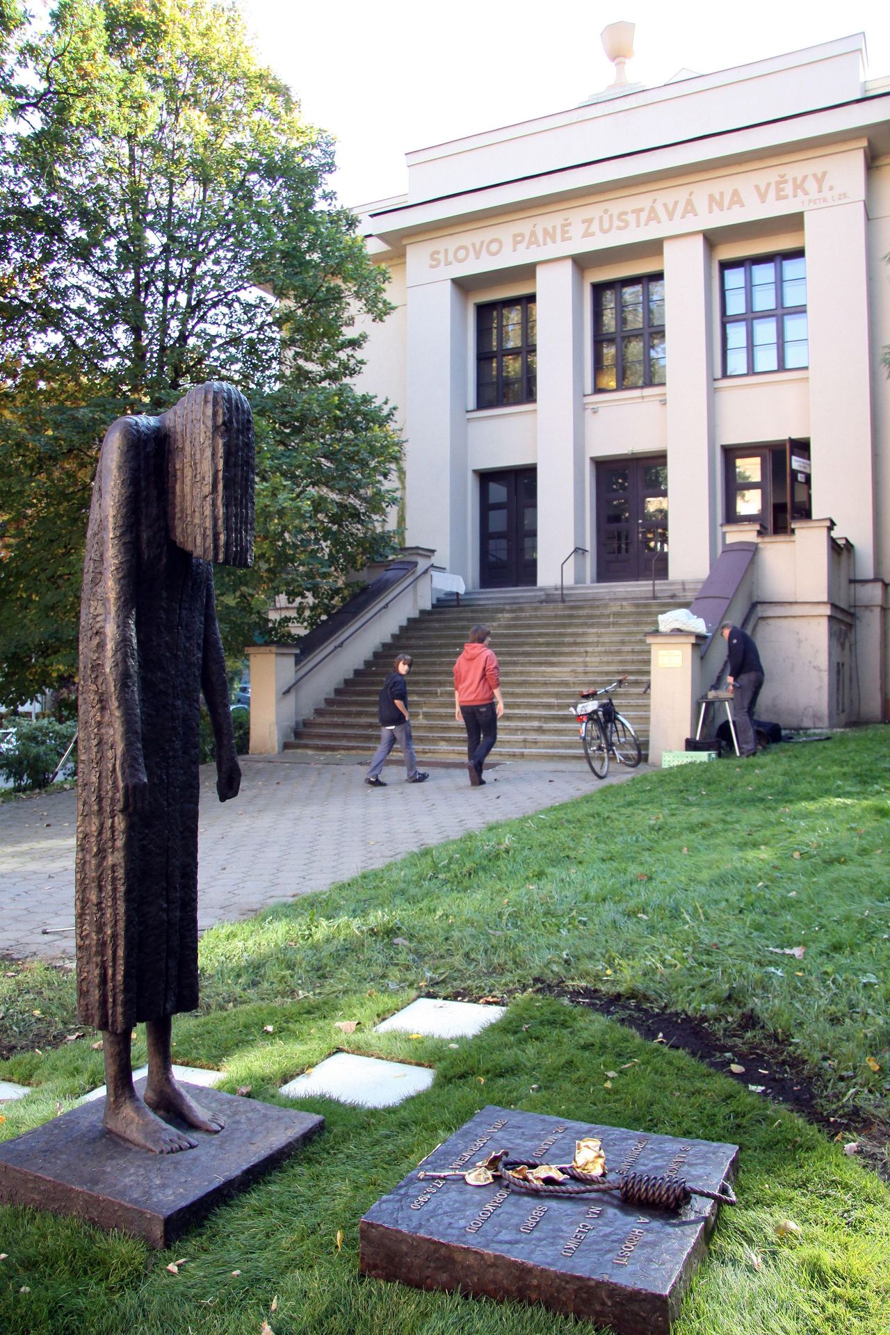 Pražské pomníky a sochy - Pomník Miladě Horákové - GALERIE: Pražské sochy a památníky (5/9)