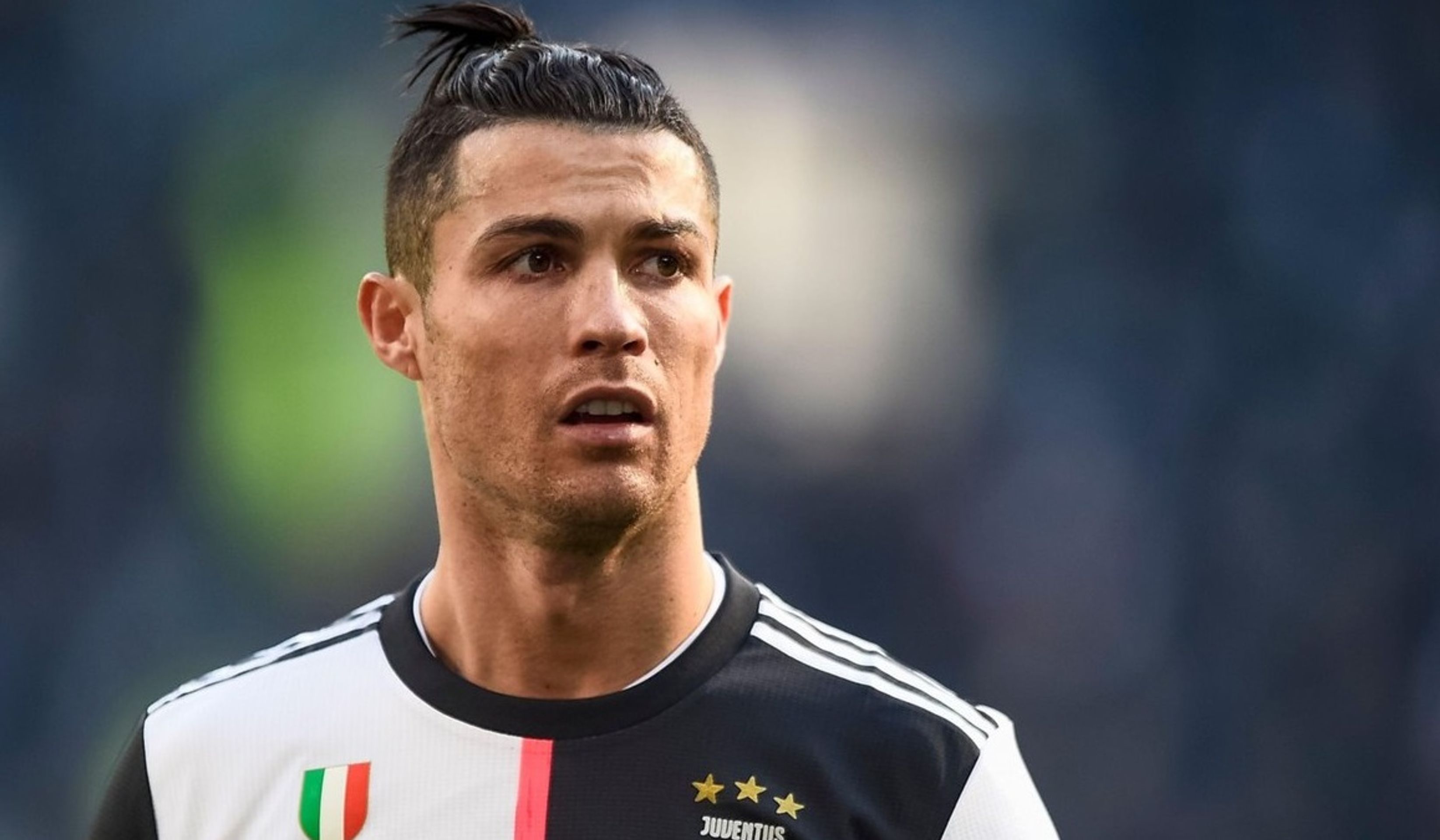 Cristiano Ronaldo - GALERIE: Dům, ve kterém Cristiano Ronaldo tráví karanténu kvůli pozitivním testu na Covid-19 (7/7)