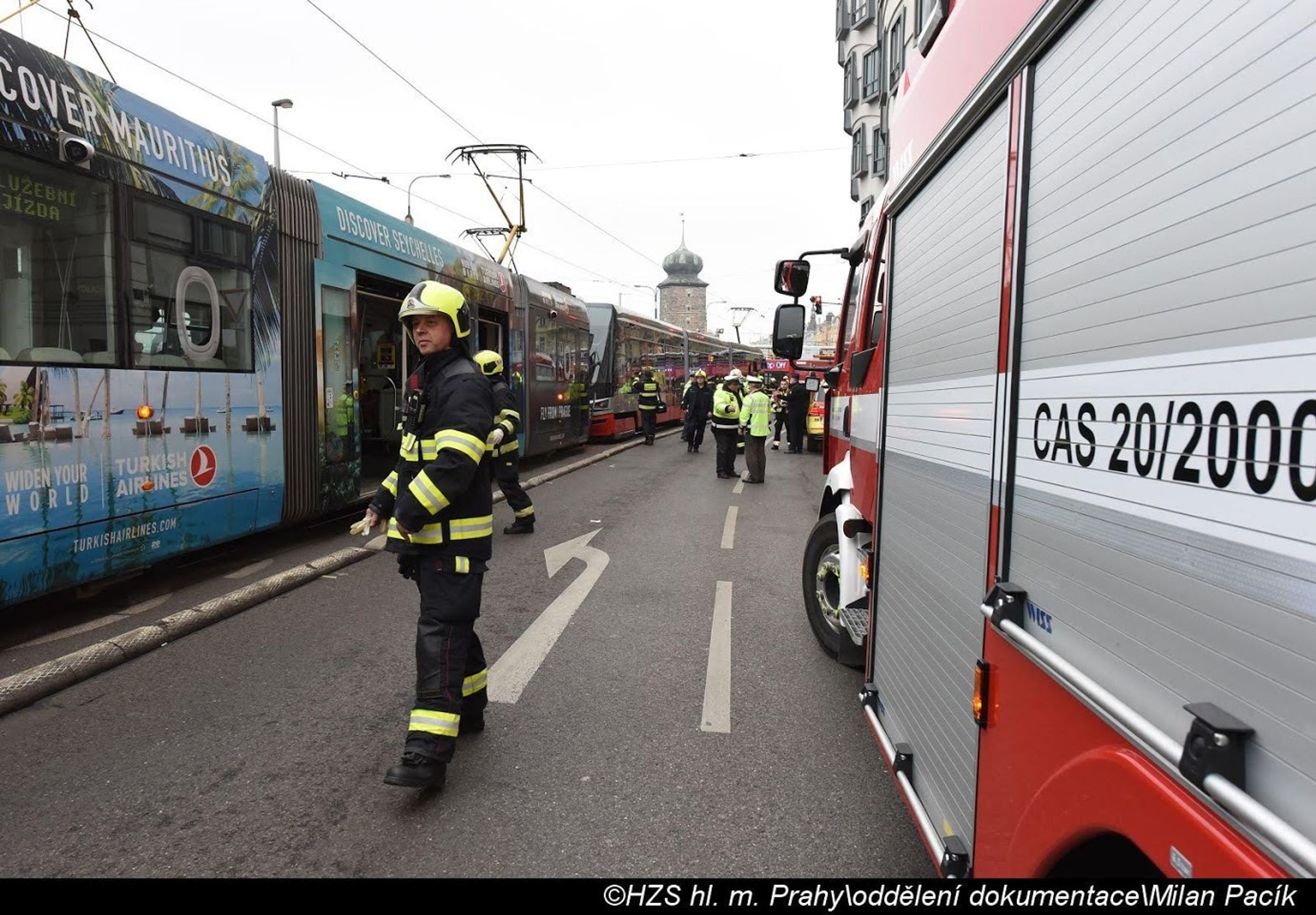 Sražené tramvaje v Praze u Tančícího domu - 2 - GALERIE: Srážka tramvají u Tančícího domu (2/16)