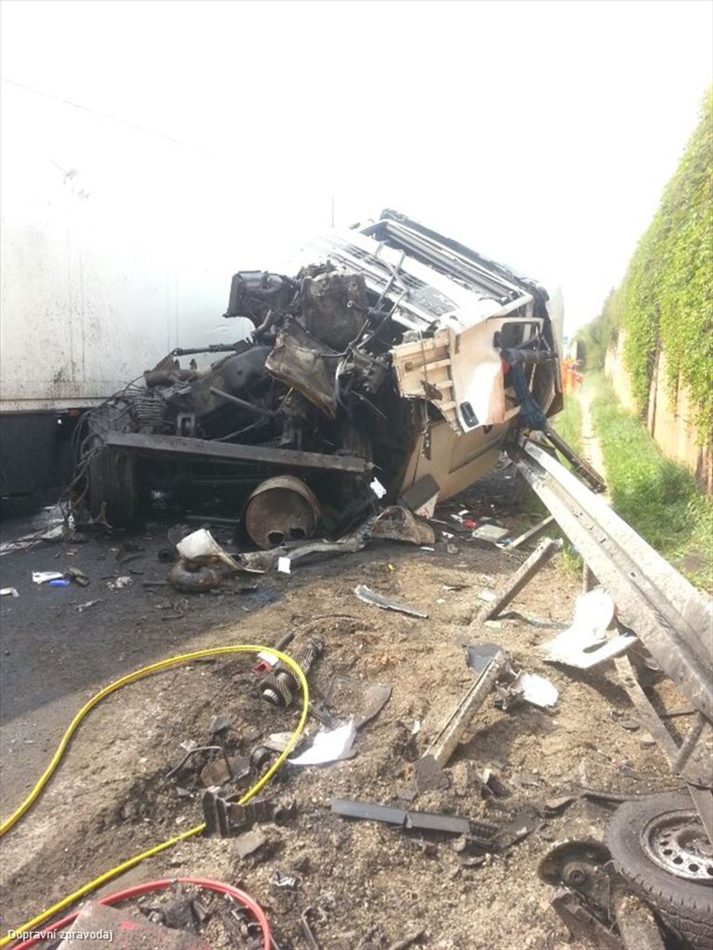Nehoda kamionu na D1 - GALERIE: Nehody kamiónů blokovaly dálnici D1 (2/6)