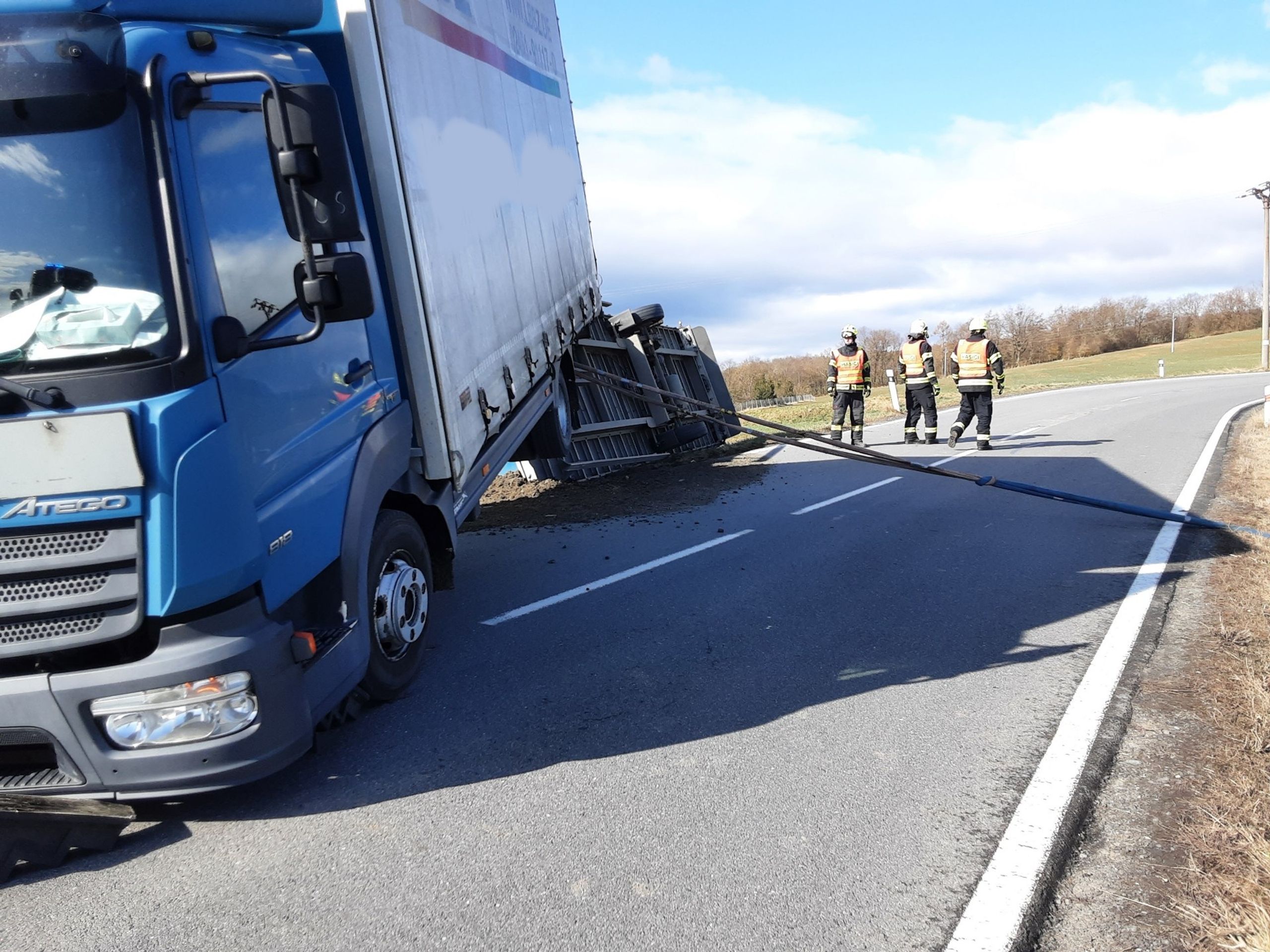 Dopravní nehoda na Olomoucku (1) - Počasí od rána komplikuje dopravu (1/9)