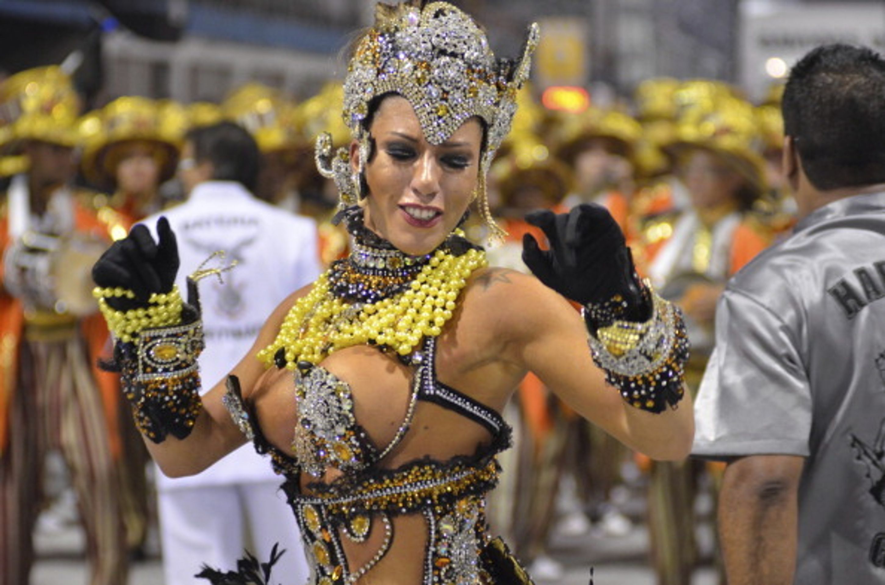 Karneval v Riu de Janeru - 8 - Brazílie žije všemi barvami. Karneval začal! (12/19)