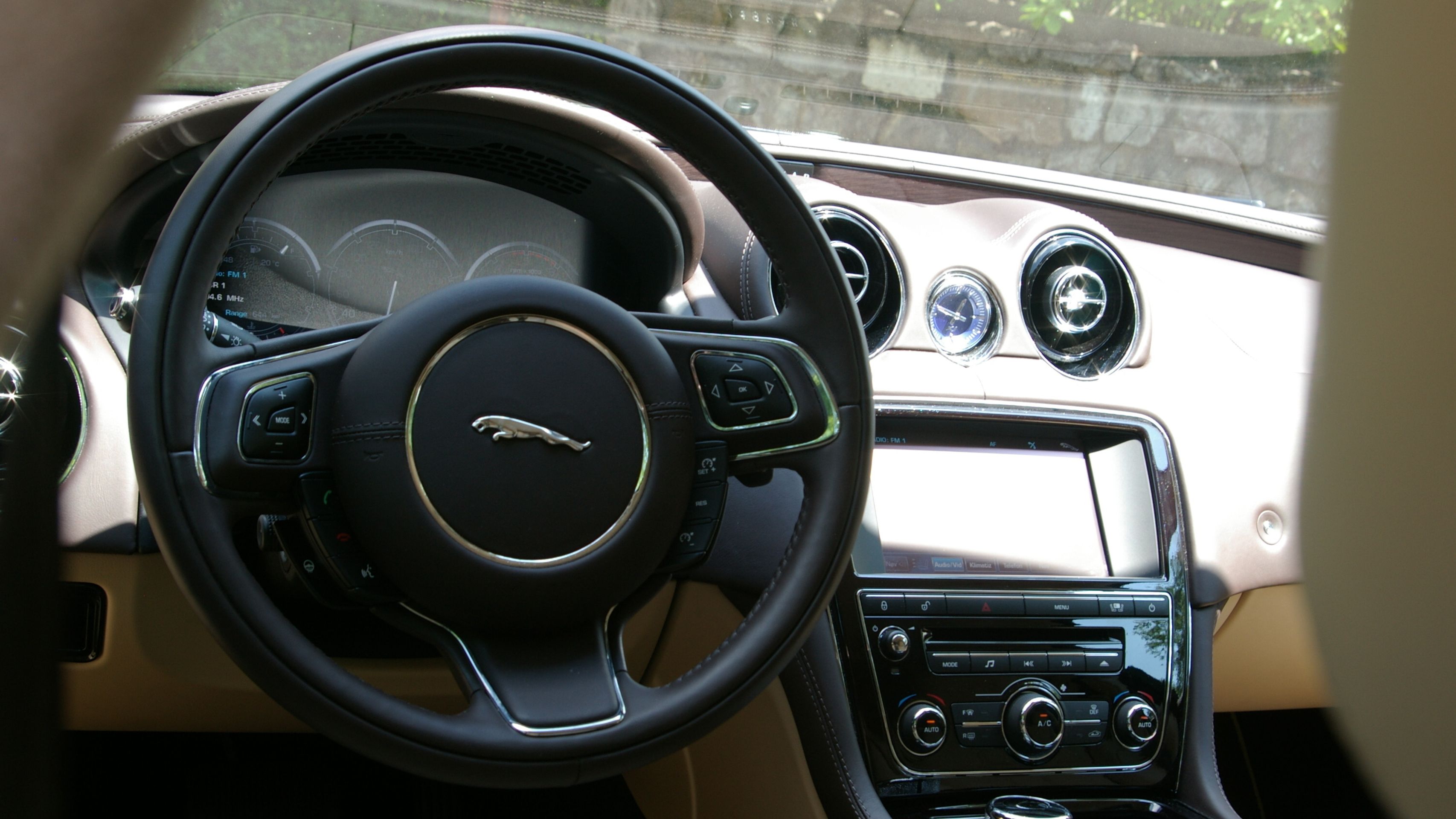 Jaguar XJ - 7 - GALERIE Jaguar XJ (7/12)