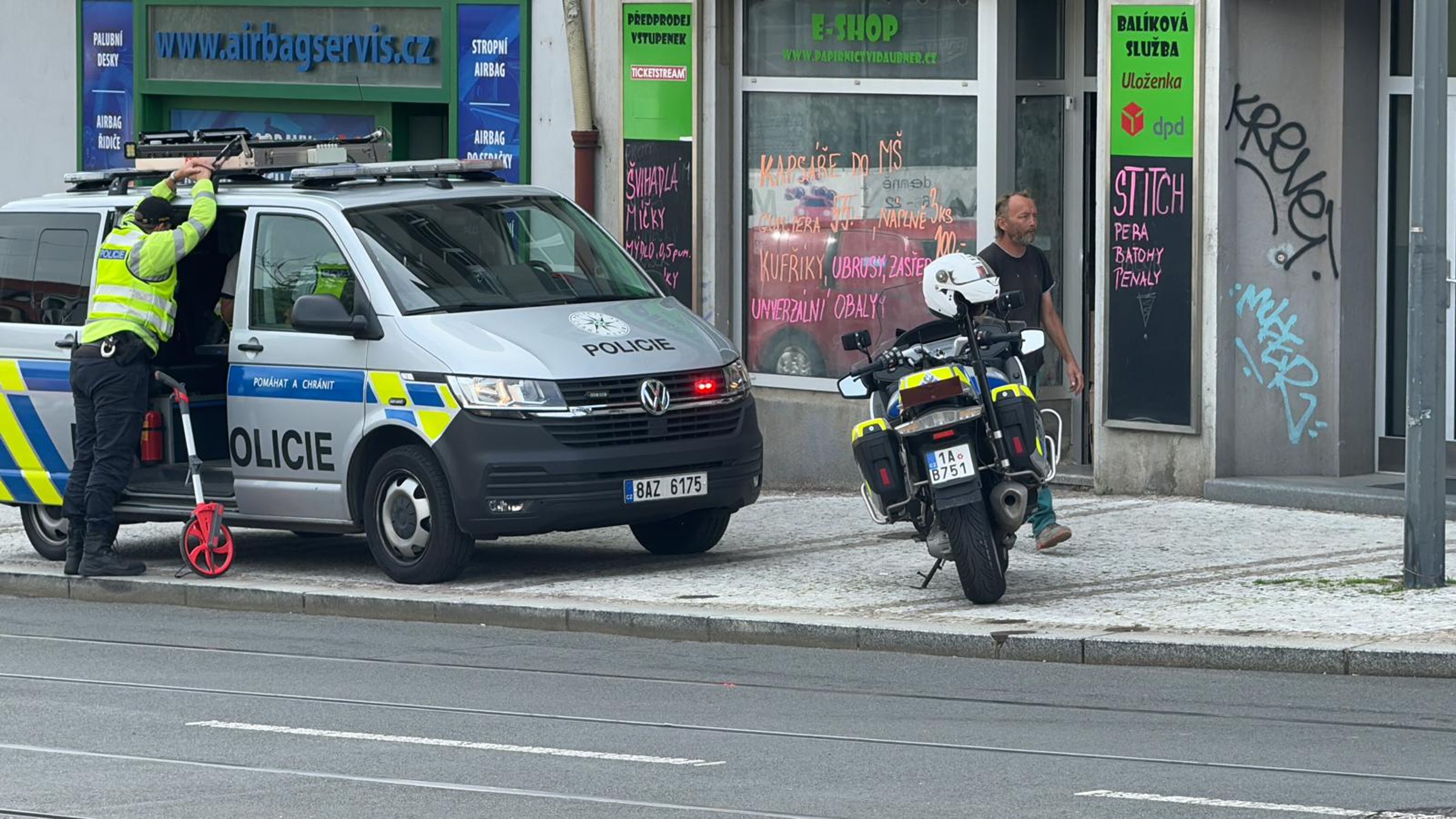 Nehoda v pražské Zenklově ulici - Nehoda v pražské Zenklově ulici (3/4)