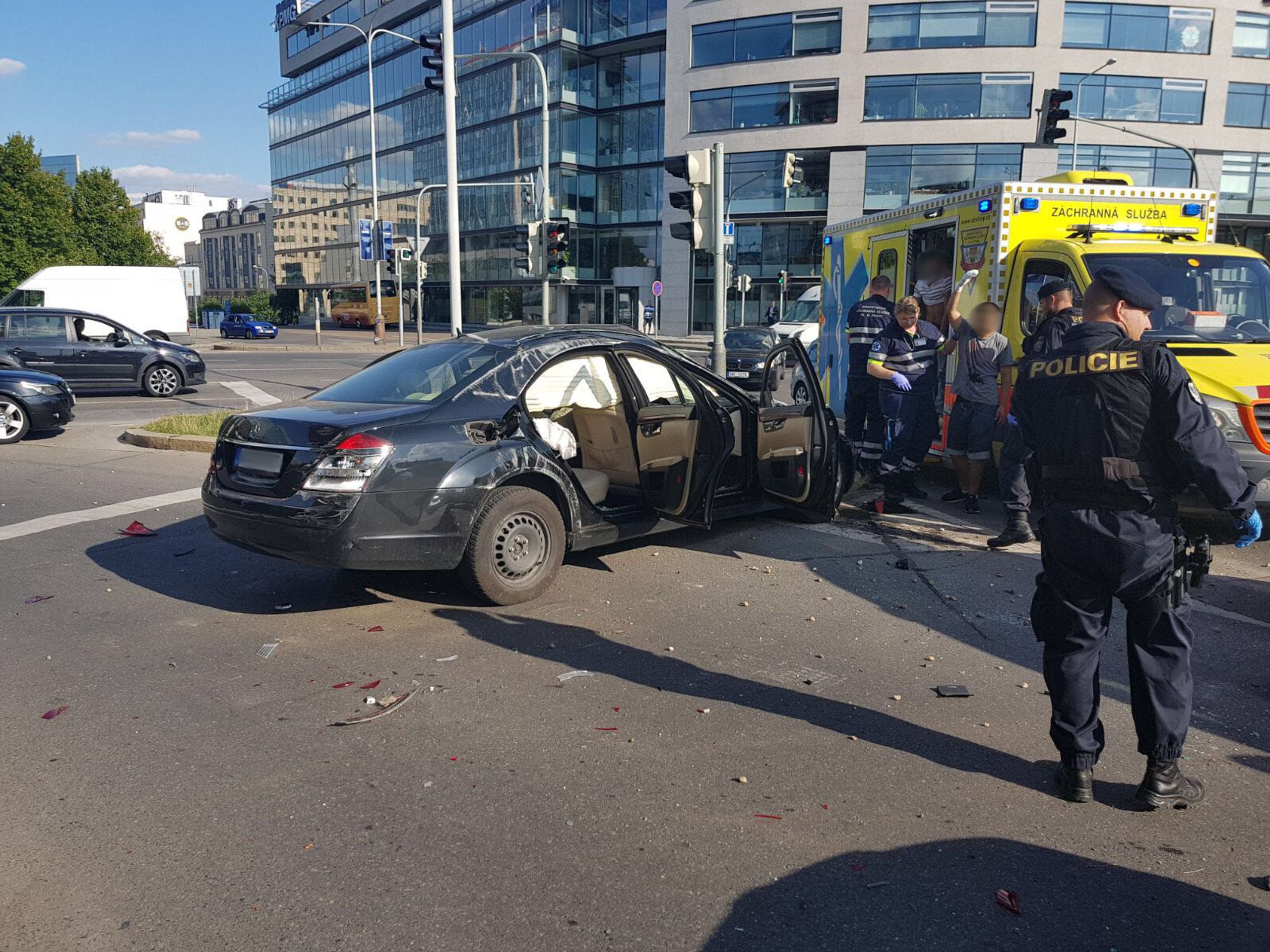 Dopravní nehoda na Štvanici v Praze - 2 - GALERIE: Dopravní nehoda na Štvanici v Praze (2/4)