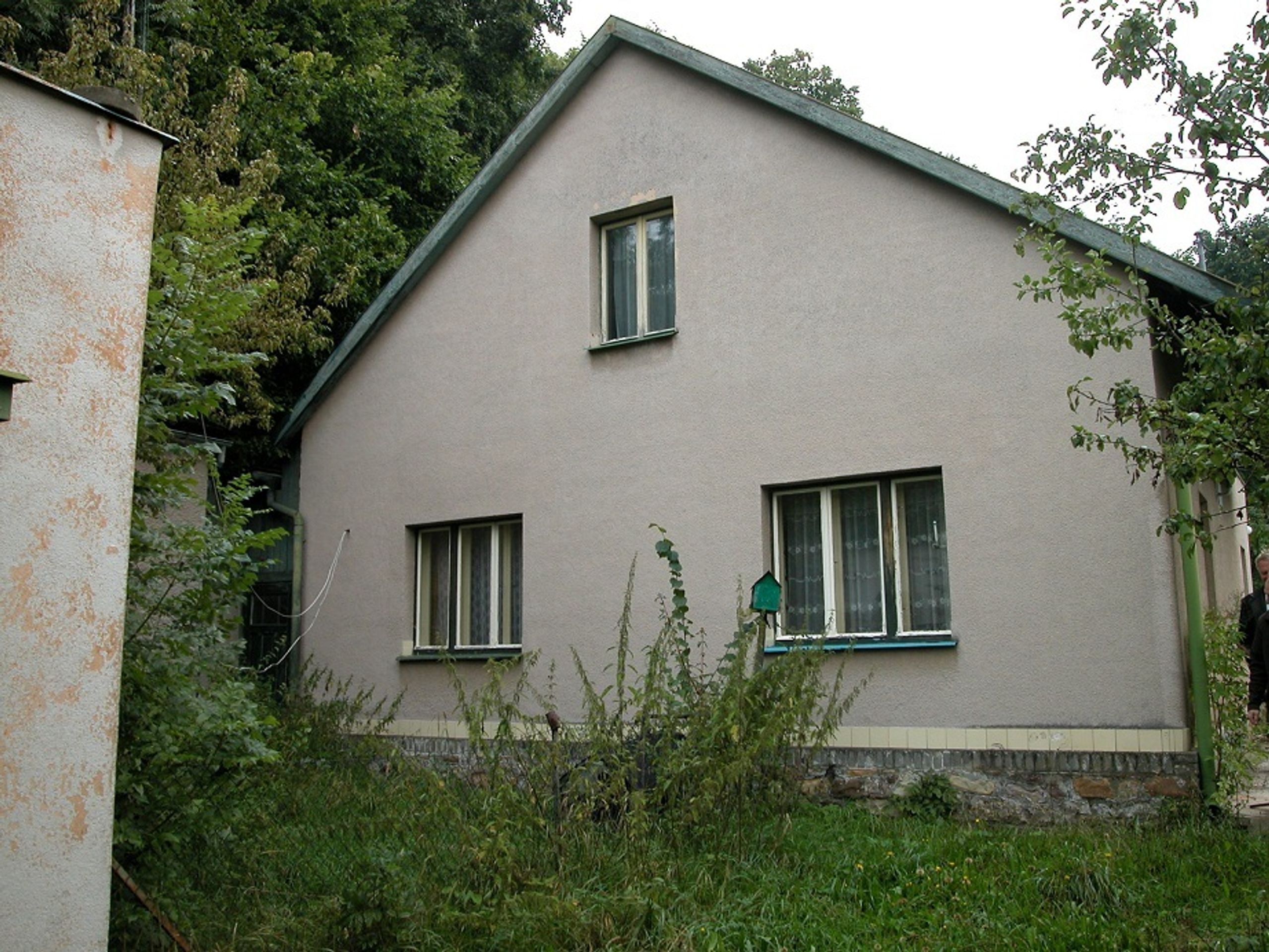 Domy, které nabízí stát - Komárov - 3 - GALERIE: Územní pracoviště Střední Čechy (7/9)