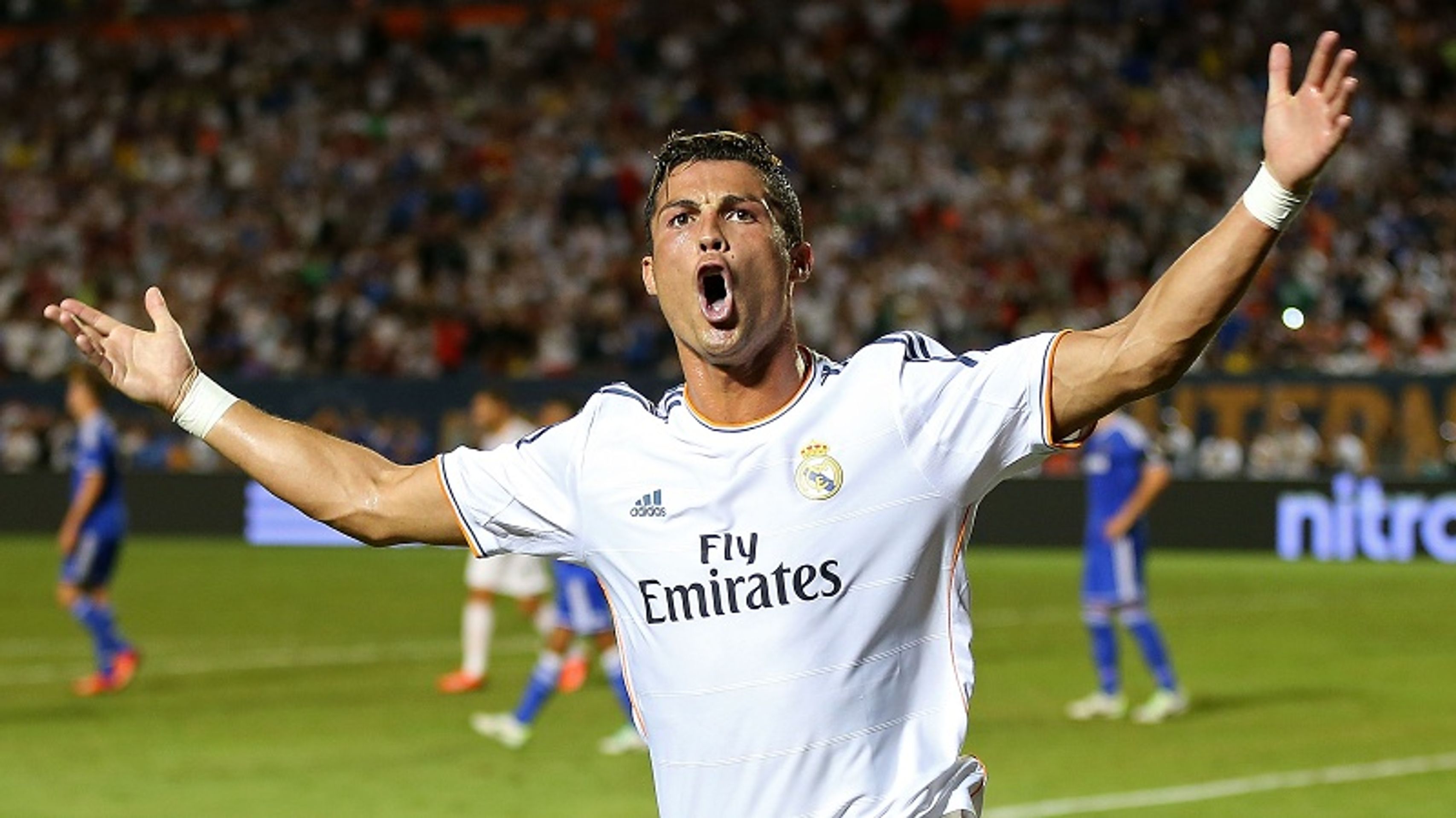 Cristiano Ronaldo slaví gól v utkání s Chelsea. - GALERIE: Katia Aveiro, sestra Cristiana Ronalda, se vydává na dráhu zpěvačky (7/10)