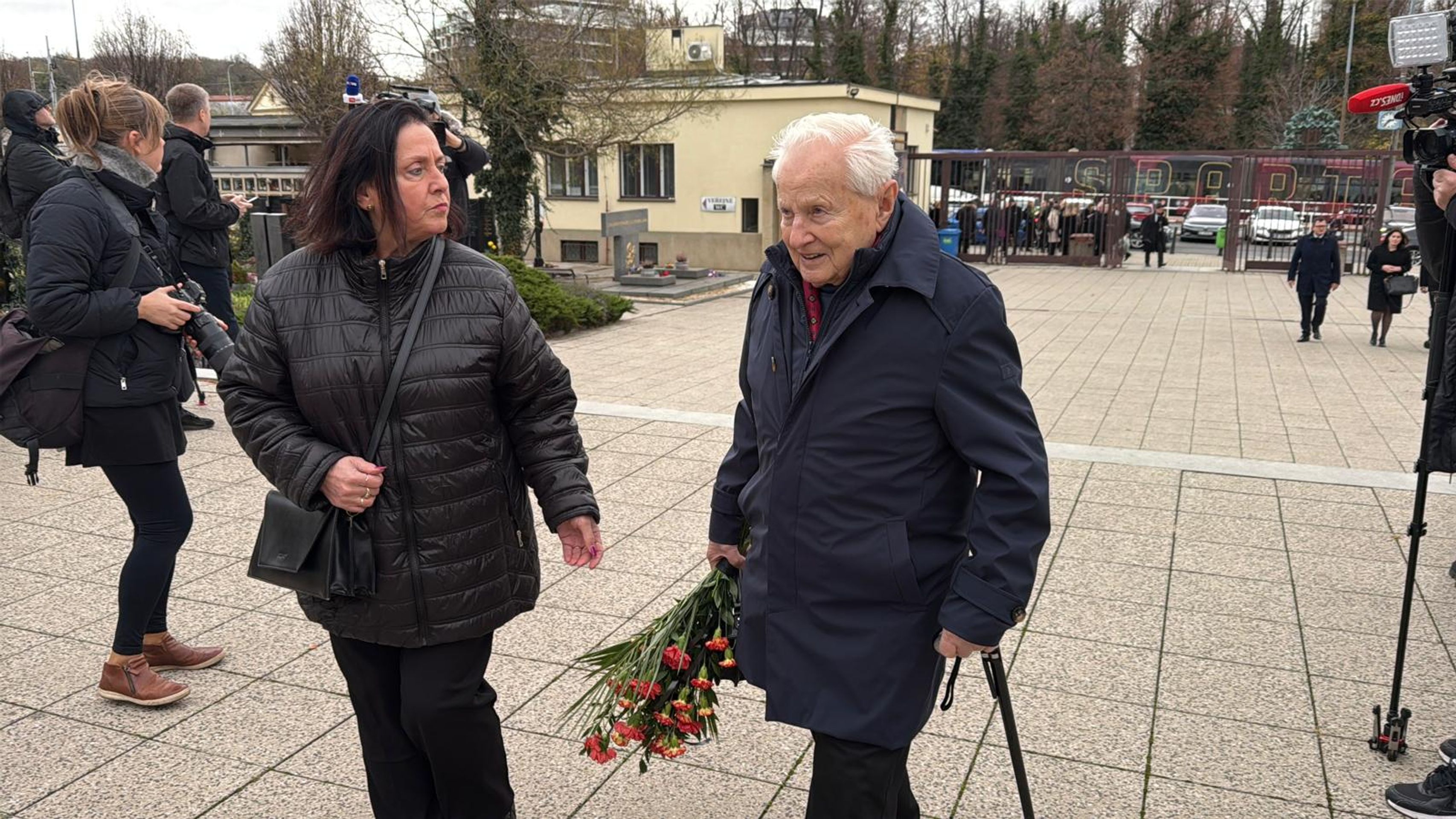 Miroslav Grégr na pohřbu Marie Benešové - Pohřeb Marie Benešové (14/17)