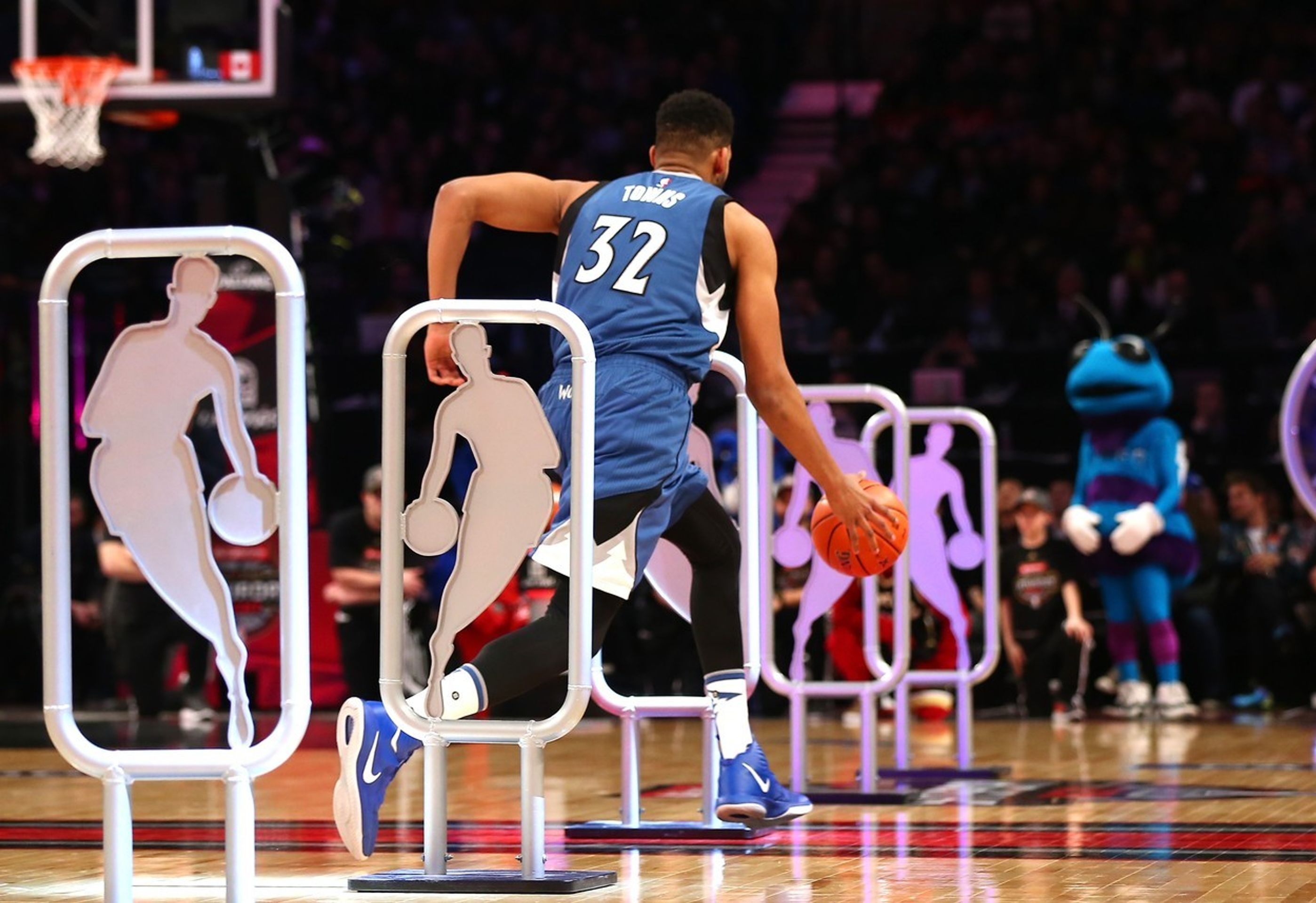 Dovednostní soutěže během All Star Game NBA - 3 - GALERIE: Dovednostní soutěže během All Star Game NBA (10/12)