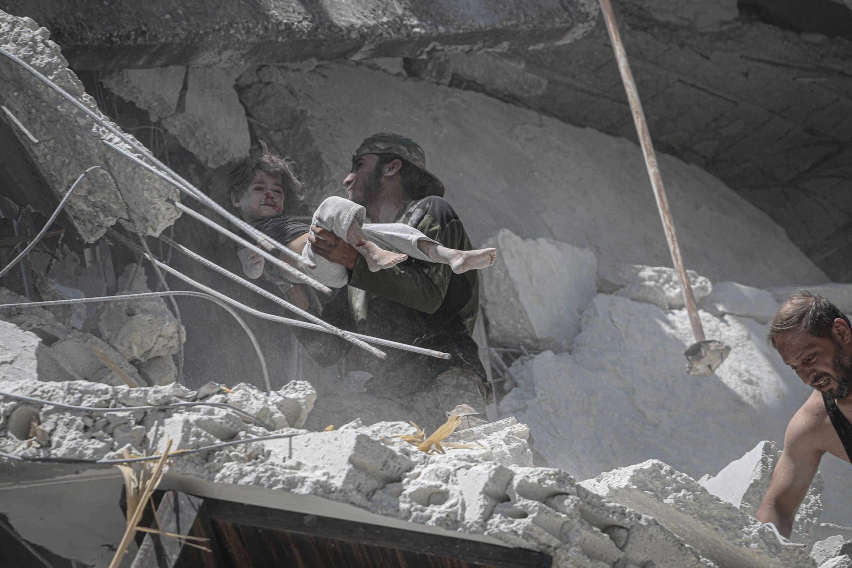 Útok v syrské provincii Idlib. - 2 - GALERIE: Bombardování v Sýrii (3/4)
