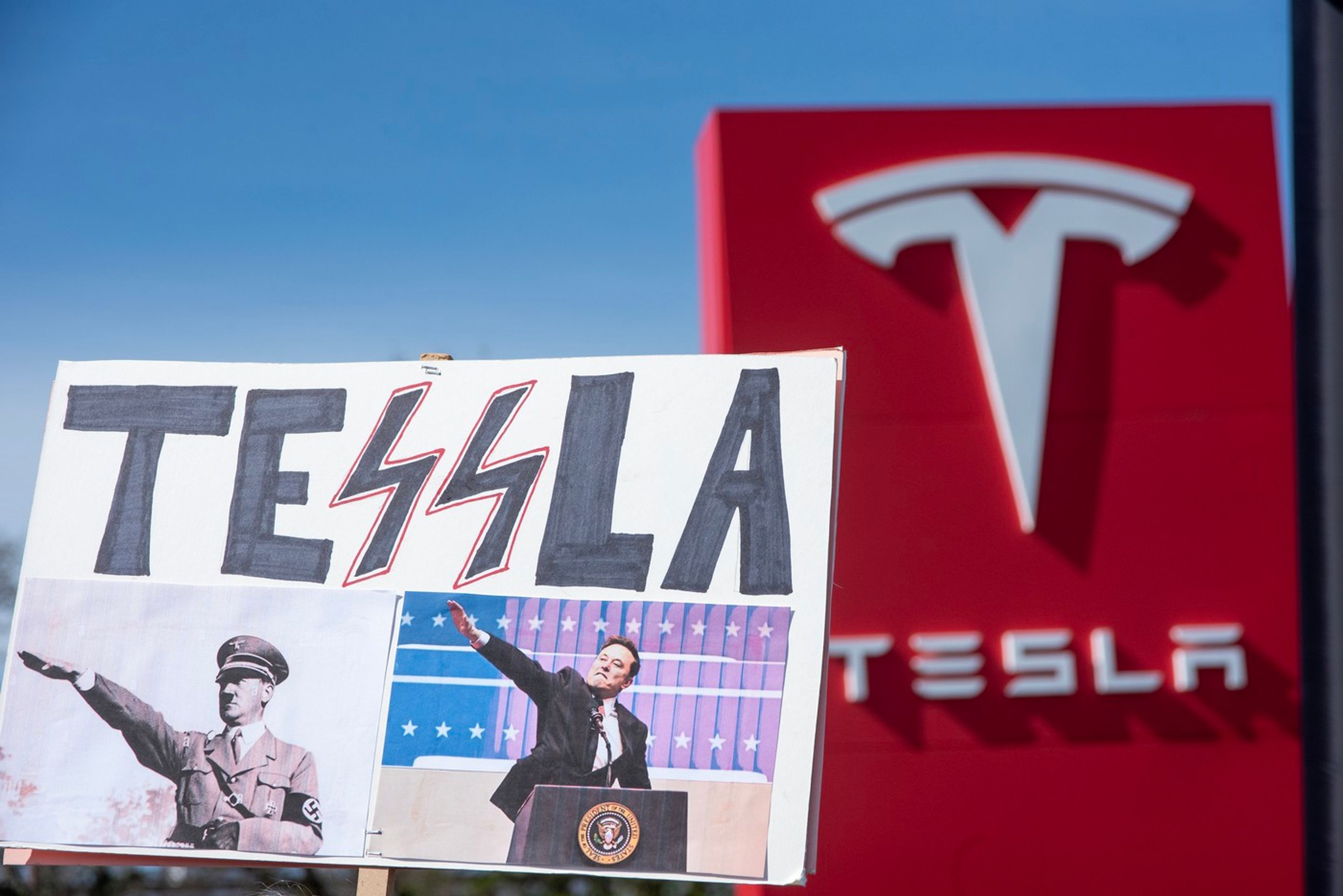 Protesty proti automobilce Tesla - Protesty proti automobilce Tesla (5/8)