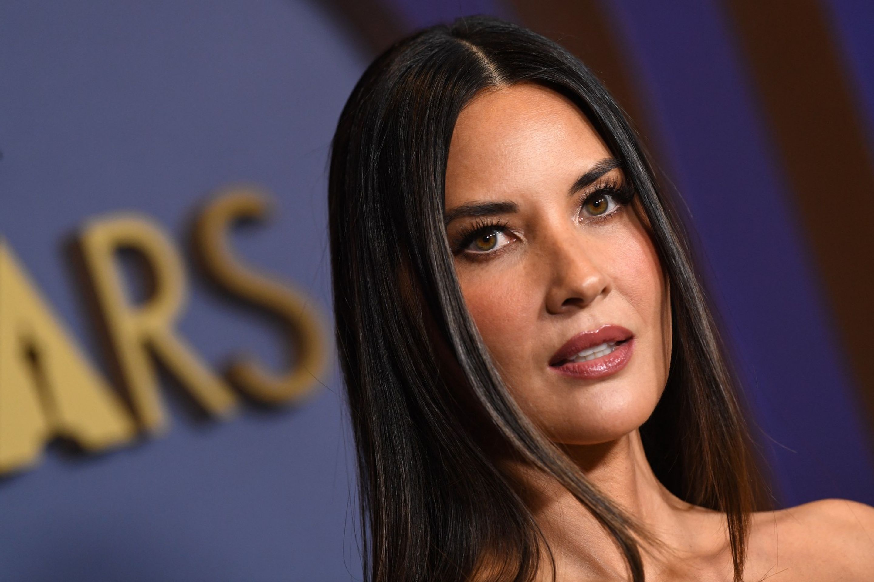 Olivia Munnová - Olivia Munnová (3/4)