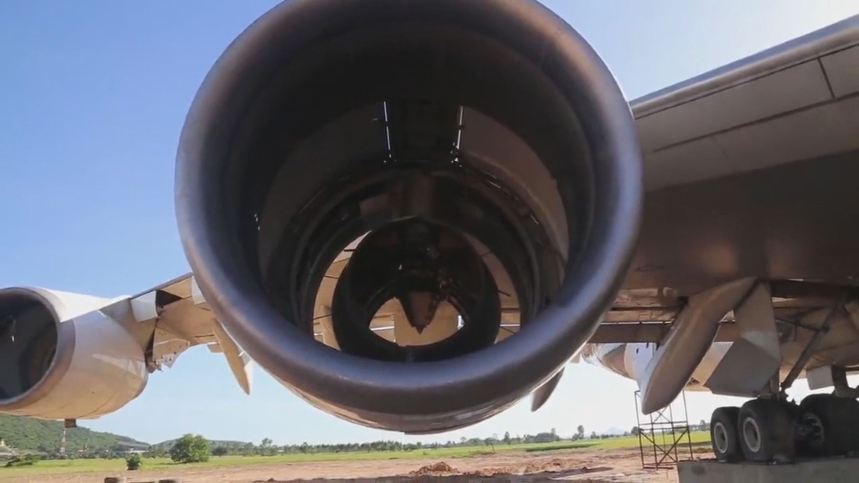 Boeing 747 na zahradě - 4 - GALERIE: Boeing na zahradě (5/8)