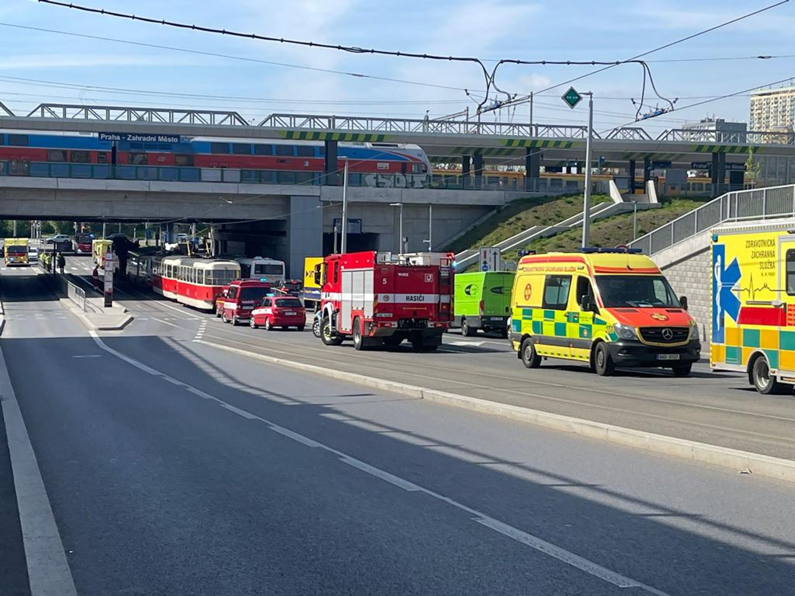Nehoda tramvaje a autobusu v Praze (6) - Nehoda tramvaje a autobusu v Praze (8/12)