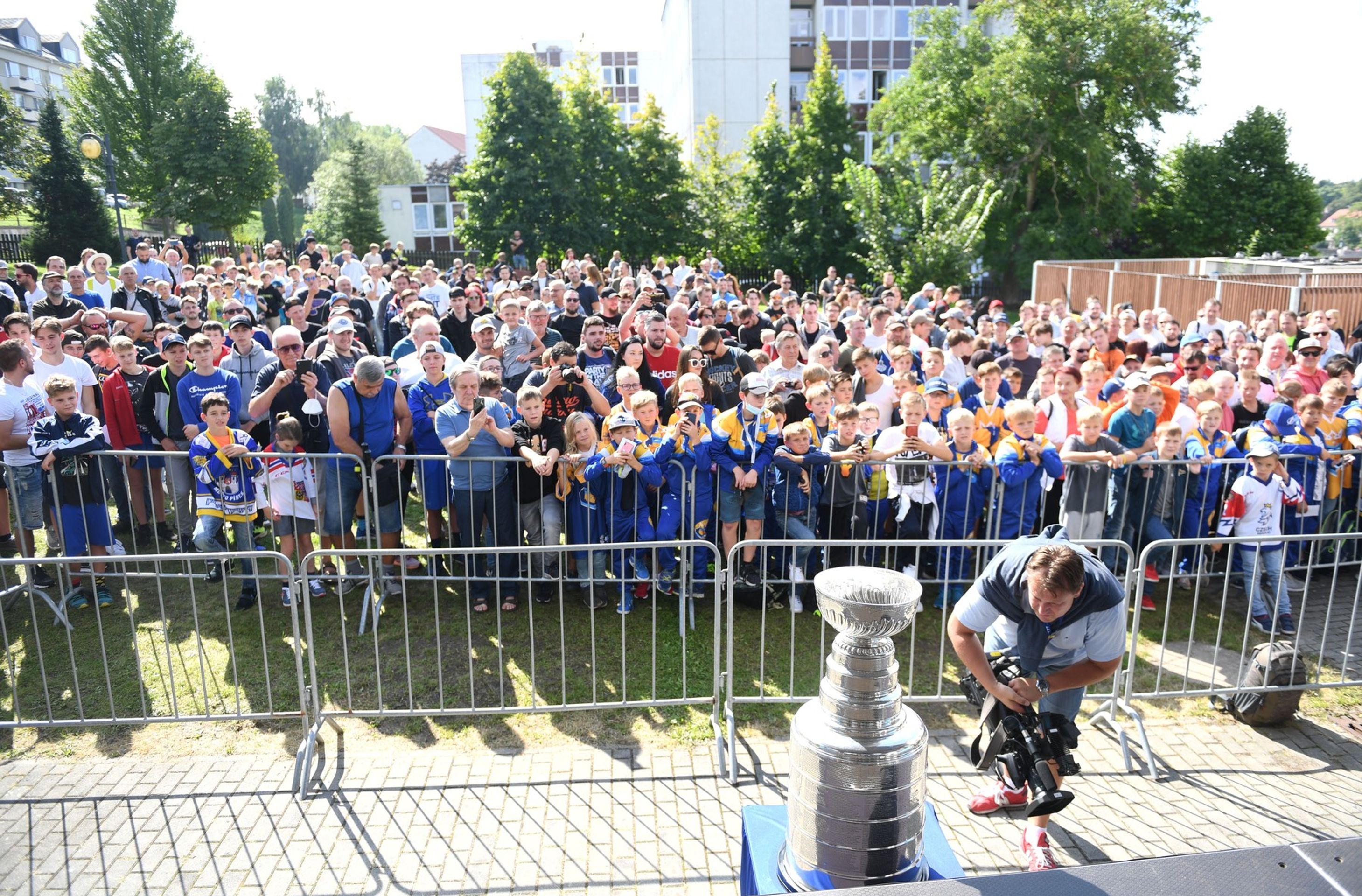 Stanley Cup v Písku - GALERIE: Jan Rutta přivezl do Písku slavný Stanley Cup (4/5)