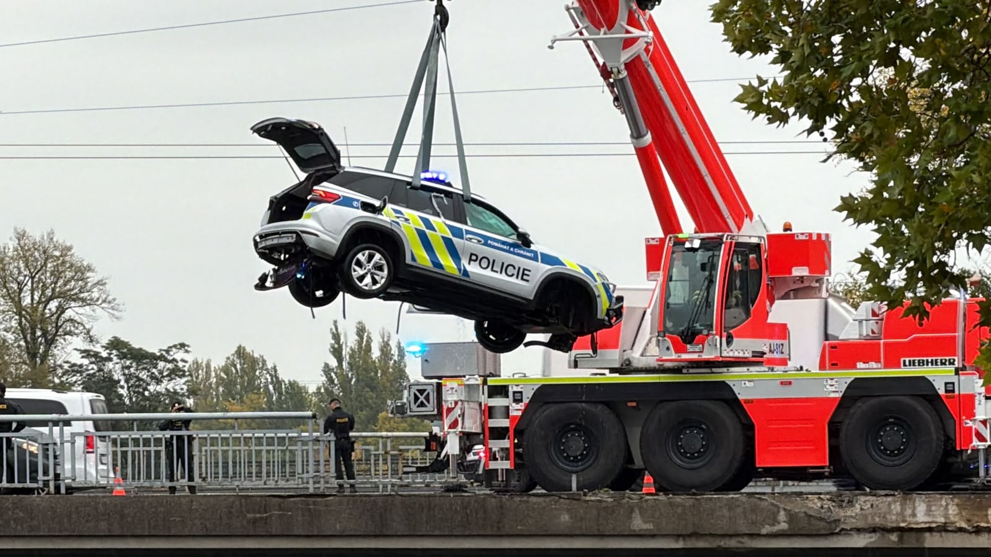 Vytahování policejního auta Praha - Vytahování policejního auta Praha (4/9)