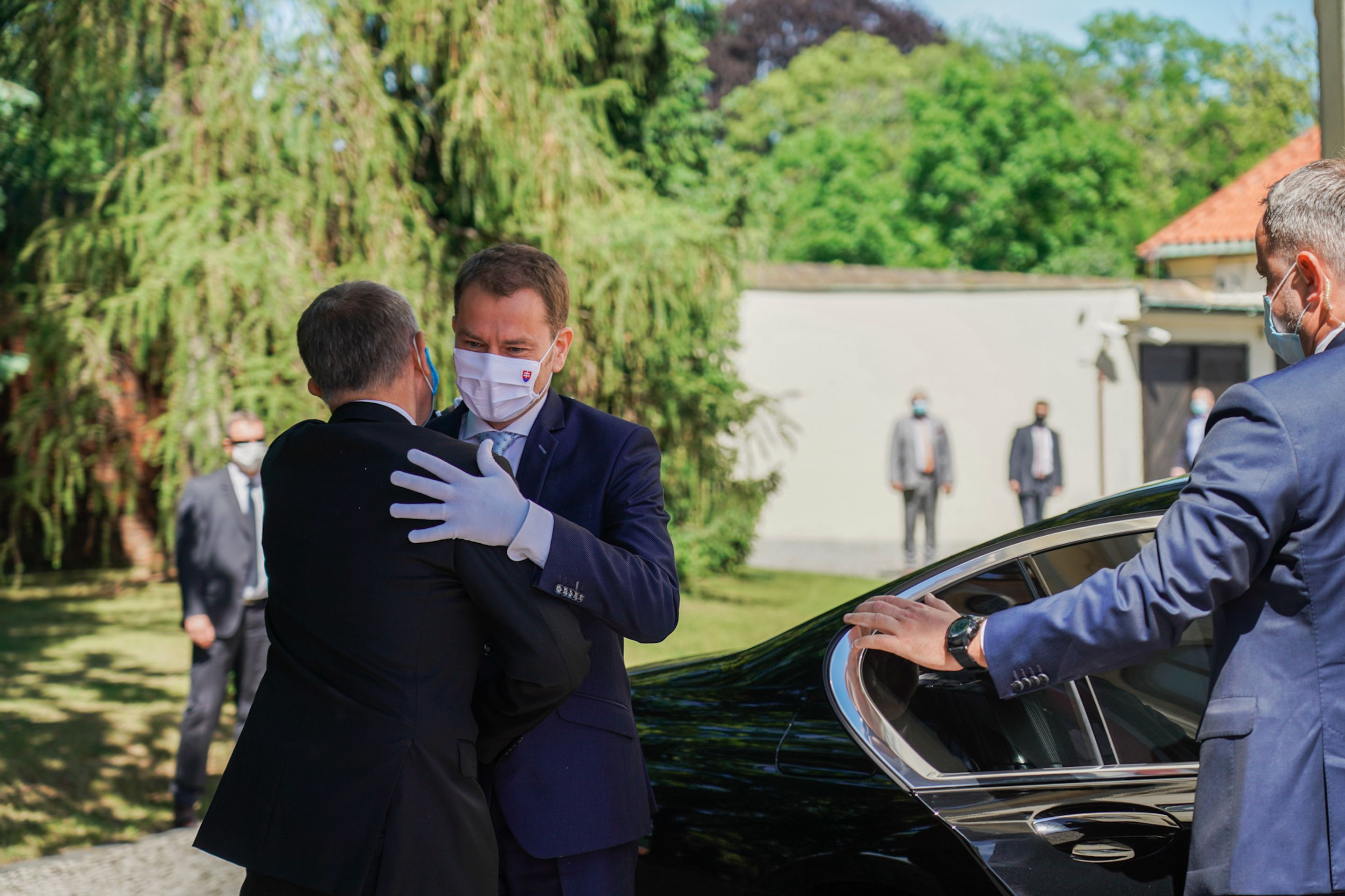 Premiér Andrej Babiš slavnostně přivítal slovenského premiéra Igora Matoviče v Kramářově vile - 2 - GALERIE: Premiér Andrej Babiš slavnostně přivítal slovenského premiéra Igora Matoviče v Kramářově vile (2/3)