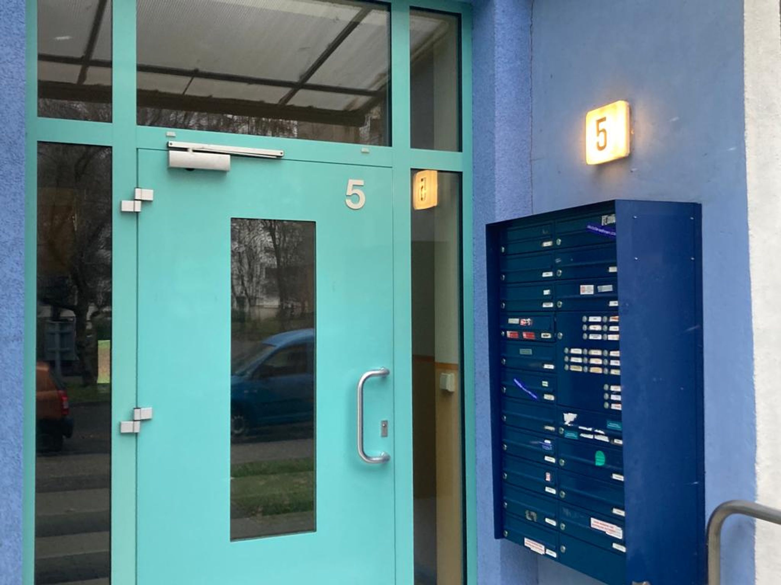 Vražda ženy v Drážďanech - Policie řeší smrt ženy v Drážďanech (6/6)