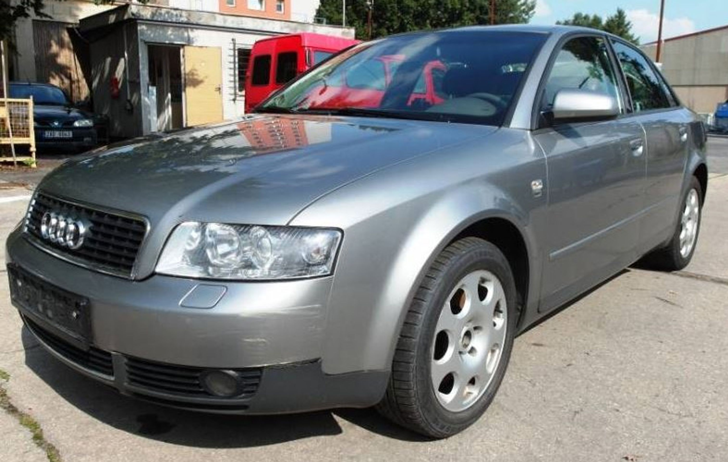 Dražby automobilů - Audi A4 - GALERIE: Nedobrovolná dražba aut (1/7)
