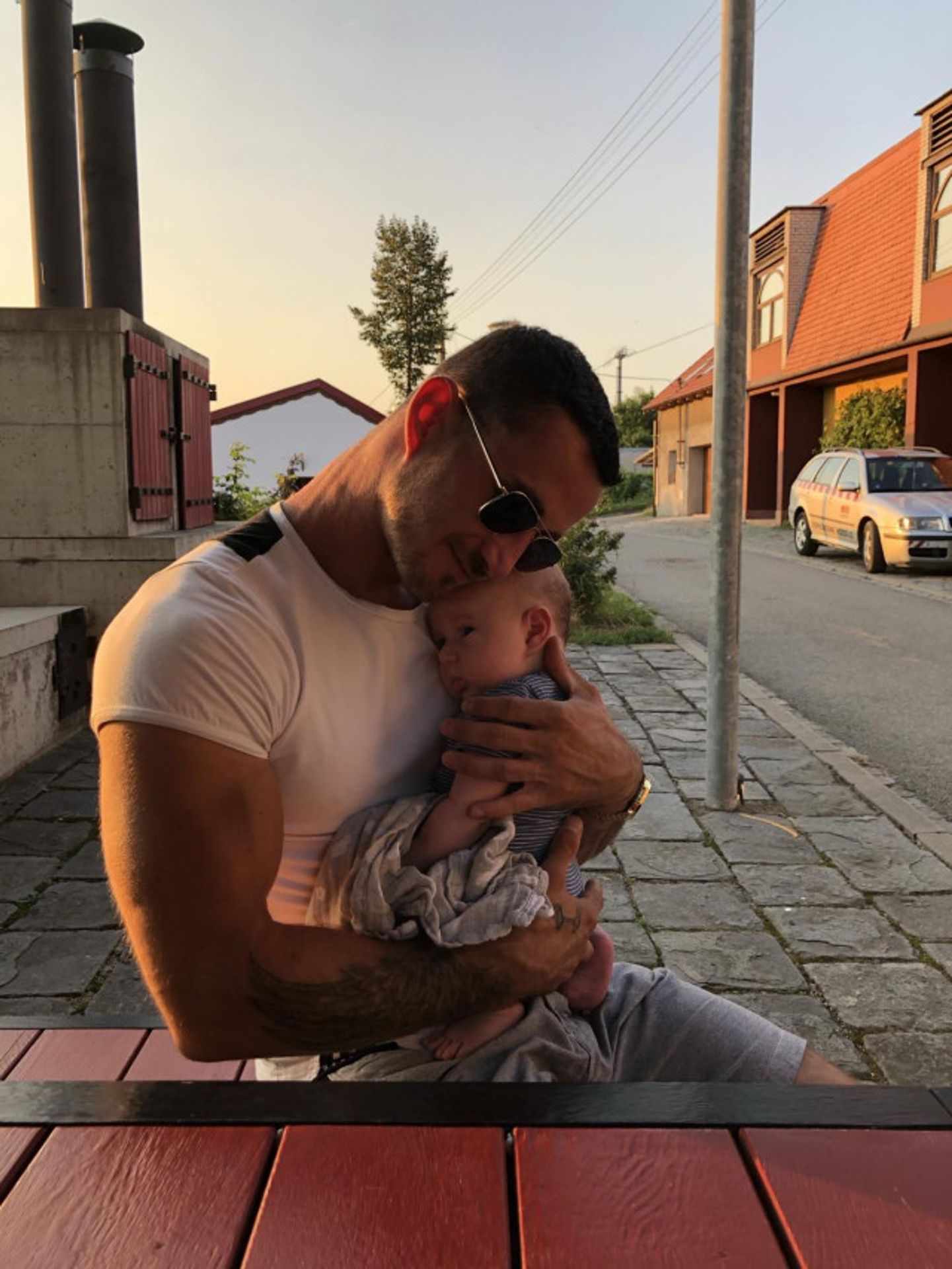 Padlý dobrovolník se synem - Český dobrovolník padl v únoru na Ukrajině (3/4)