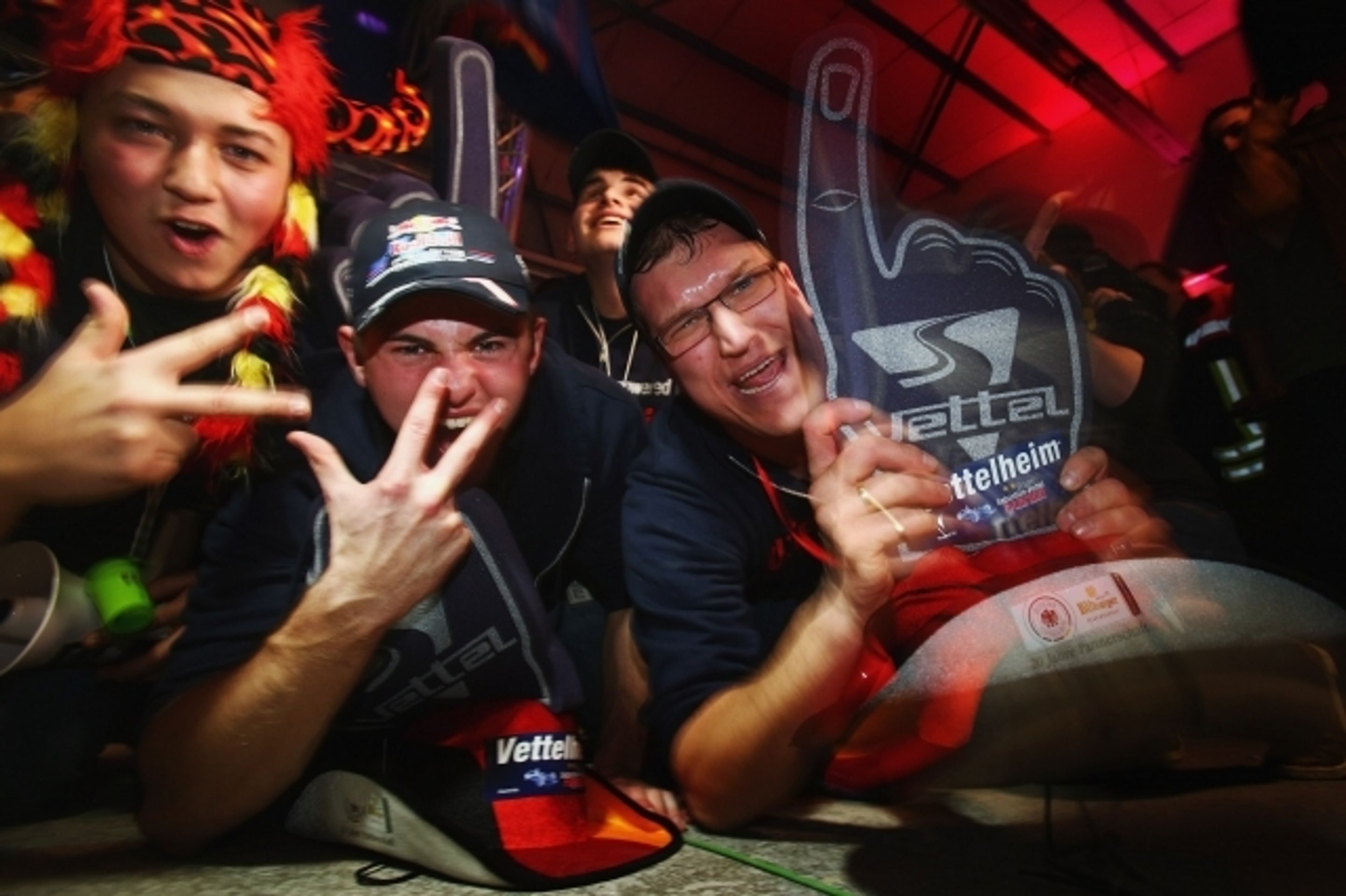 Vettel slaví třetí titul - 3 - GALERIE: Vettel slaví třetí titul (2/7)