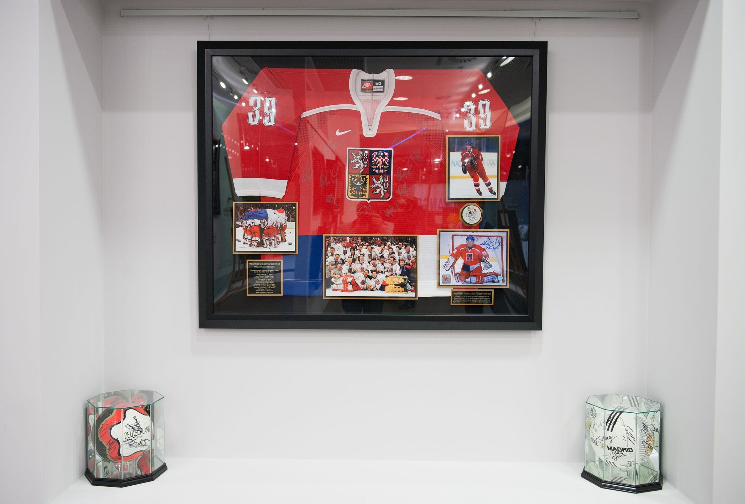 Millionaire Gallery - 5 - GALERIE: Millionaire Gallery v Praze (8/18)