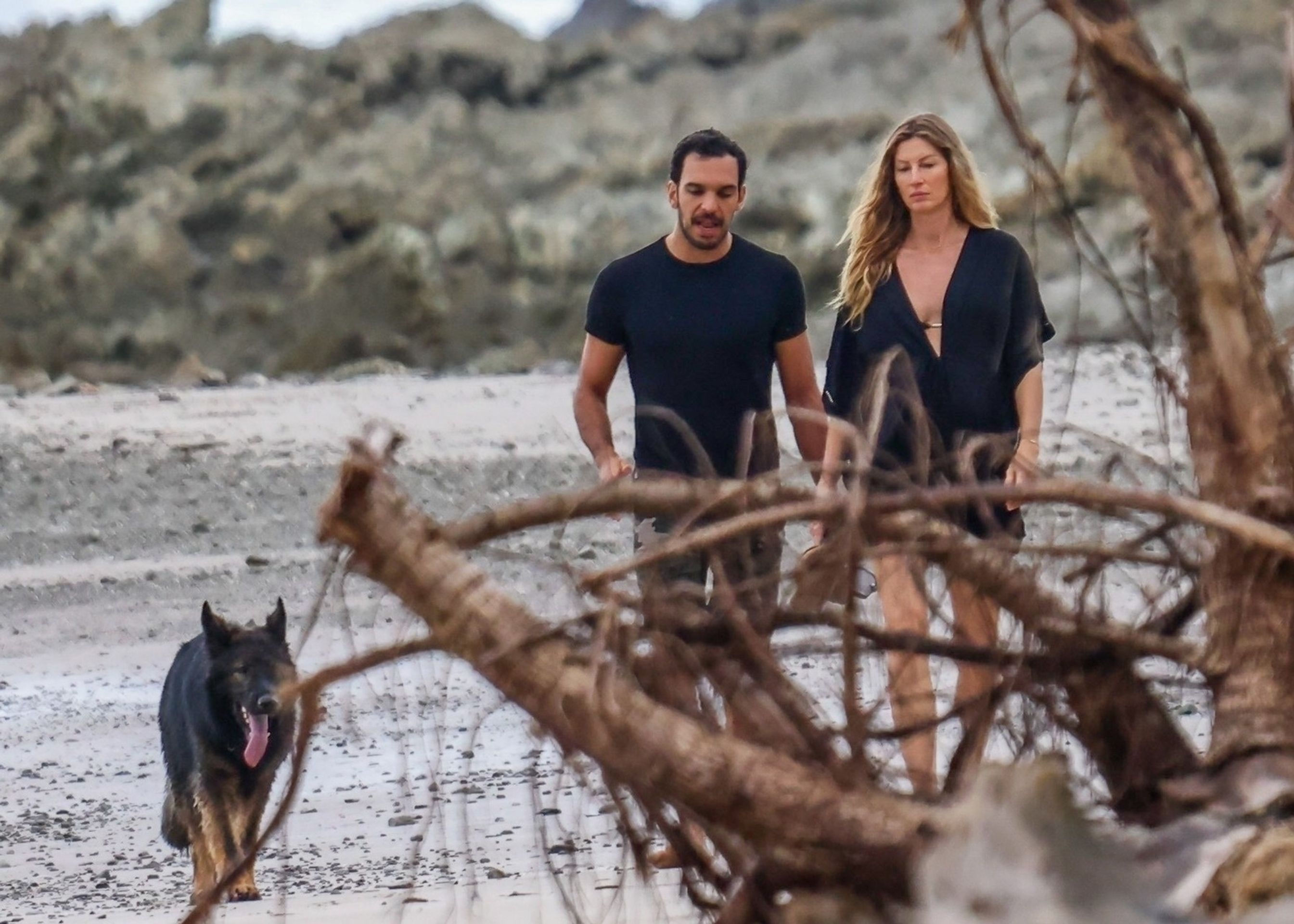 Těhotná Gisele Bündchenová a partner Joaquim Valente, 3. 1. 2025 - Gisele Bündchenová (2/9)