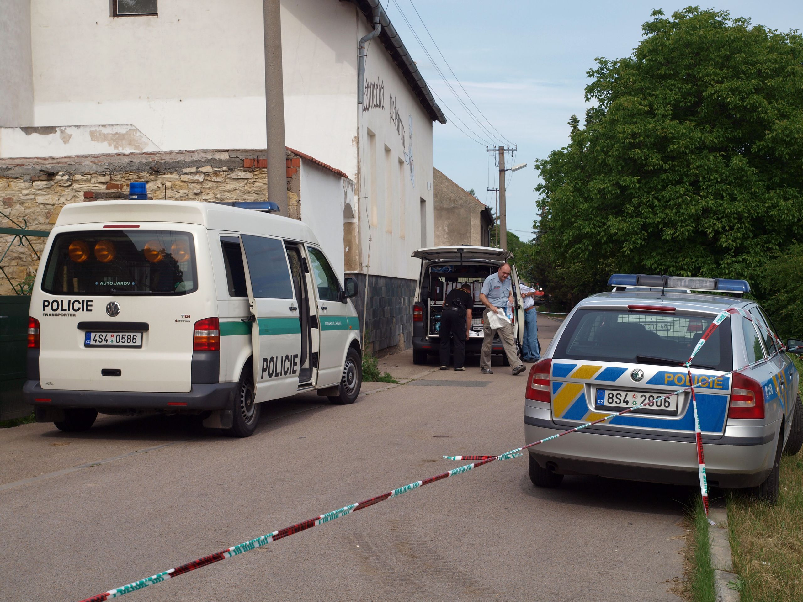 V Tuchoměřicích našli dvě mrtvoly - V Tuchoměřicích našli dvě mrtvoly (6/12)