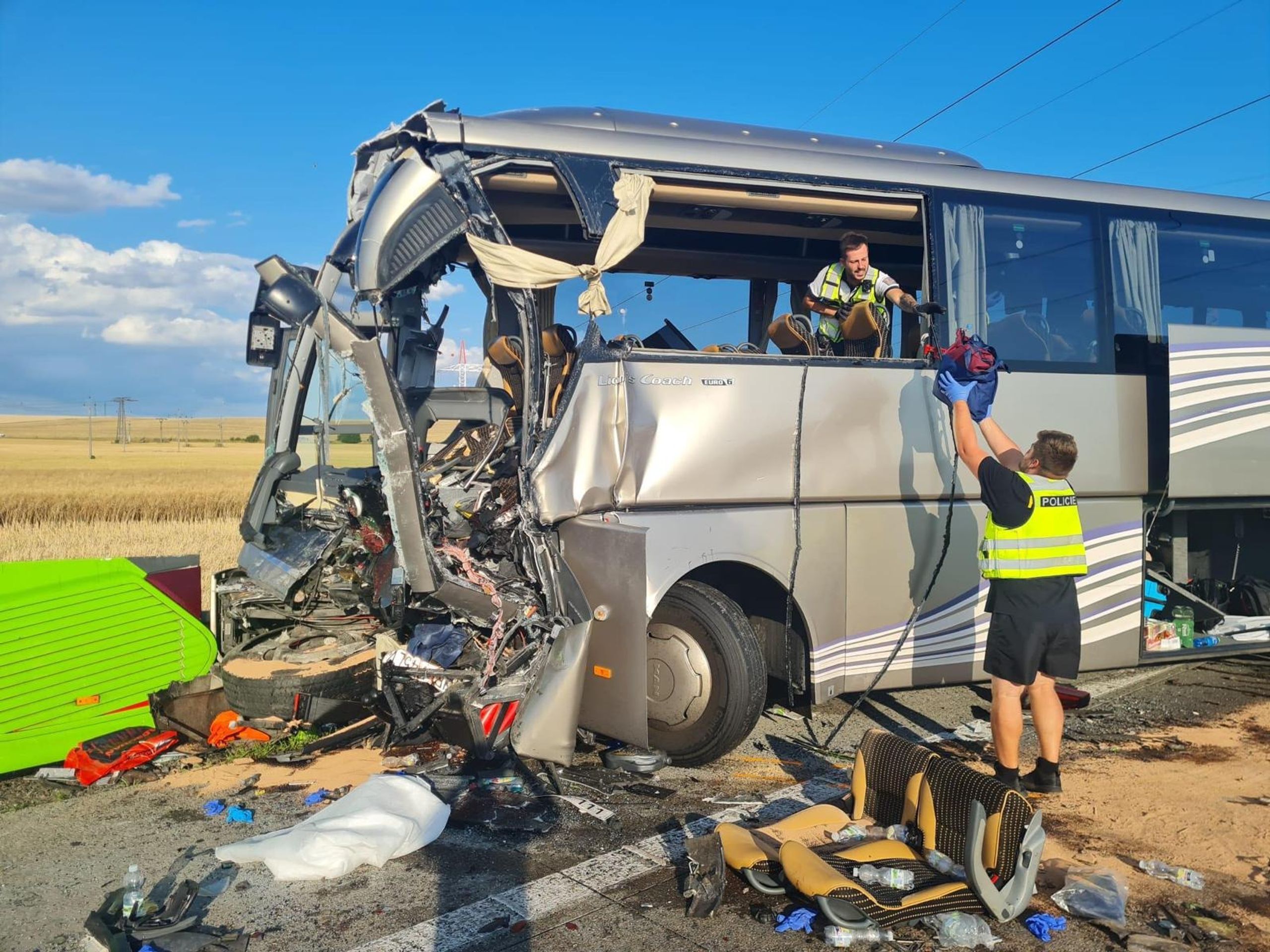 Vážná dopravní nehoda na D2 směr Brno (13) - Vážná dopravní nehoda na D2 směr Brno (2/22)