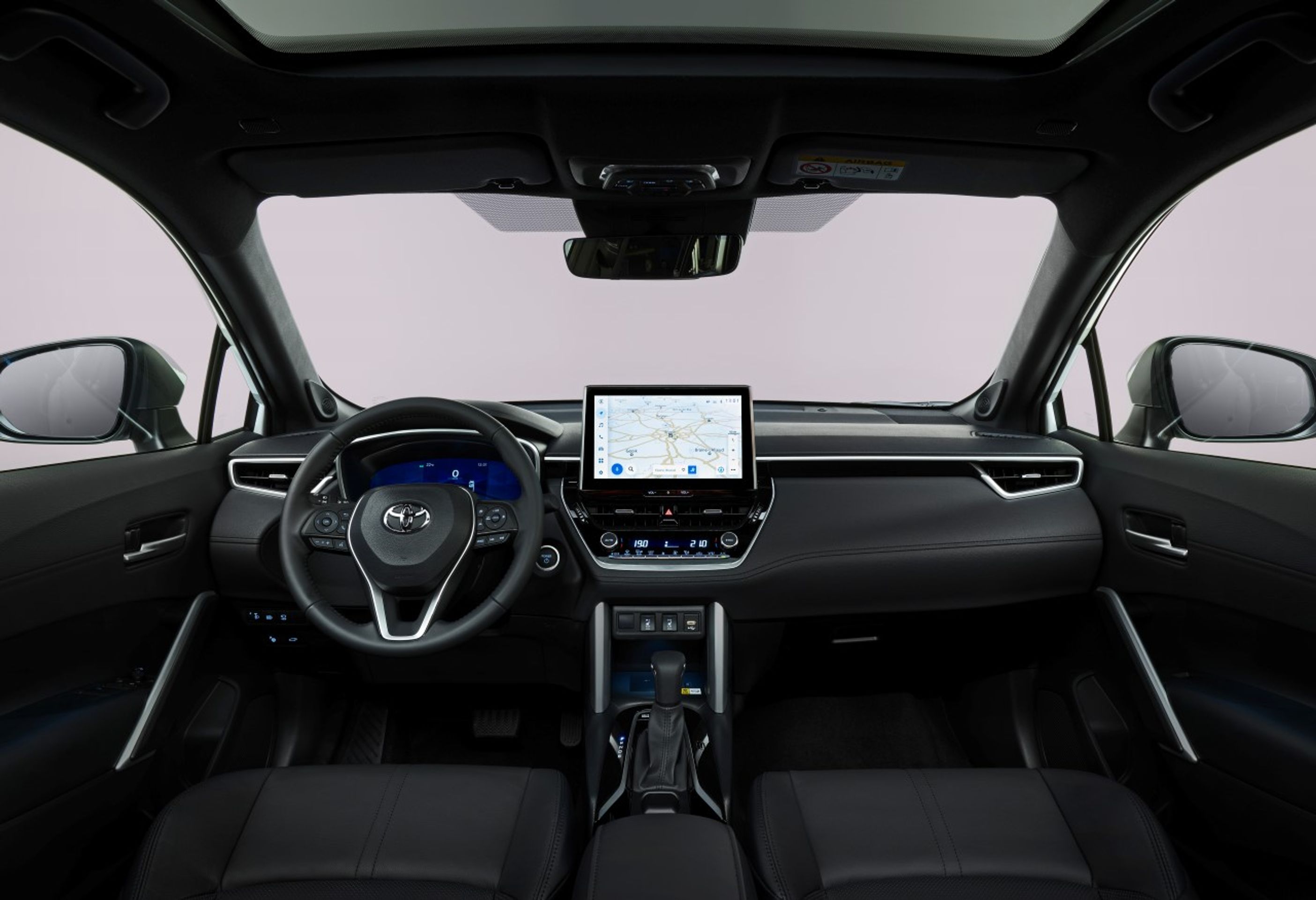 Toyota Corolla Cross - Corolla se převlékla ve stylu outdoorové módy. Toyota z ní udělala SUV (10/16)