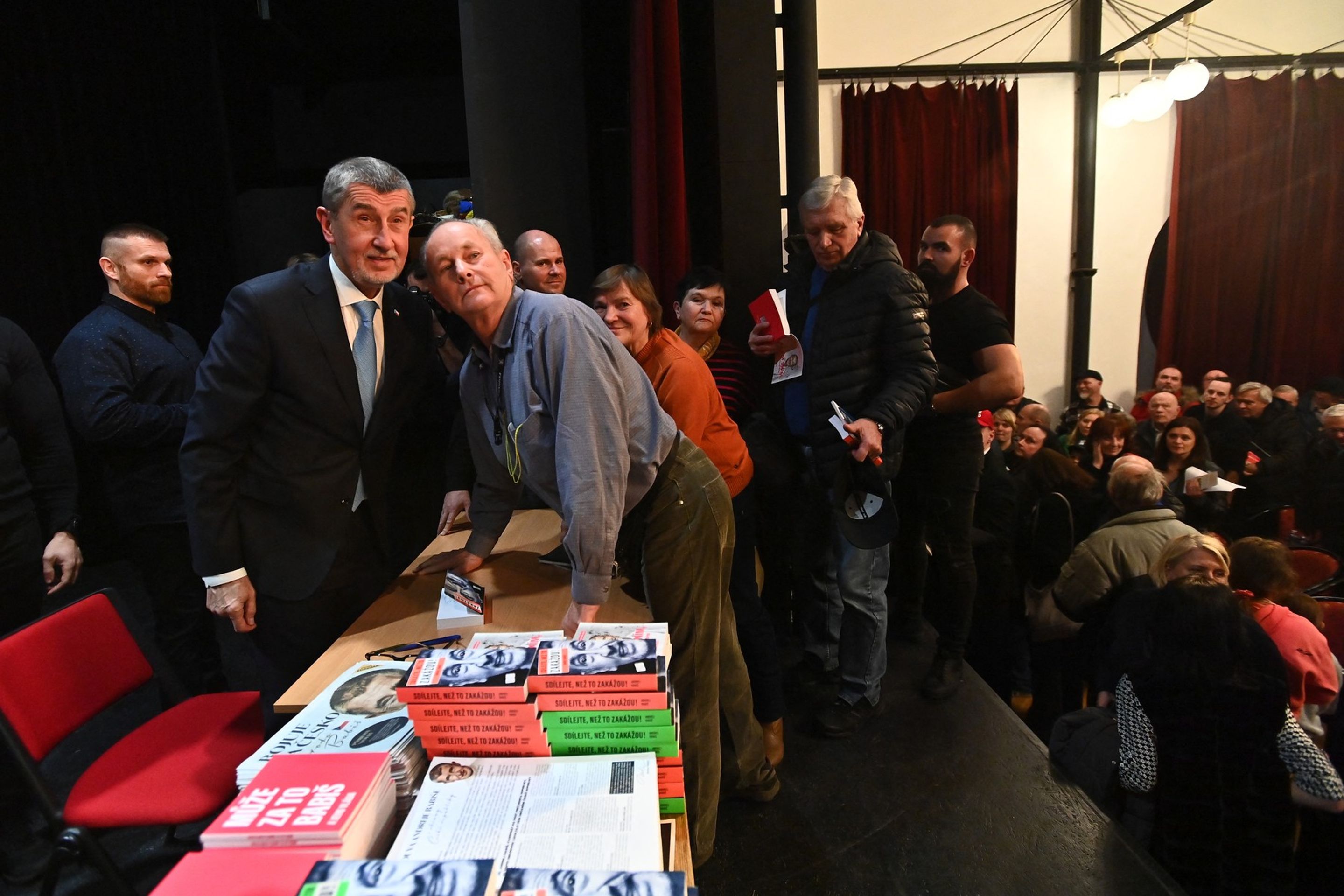 Andrej Babiš se svými příznivci v Benešově (1) - Andrej Babiš v Benešově (3/3)