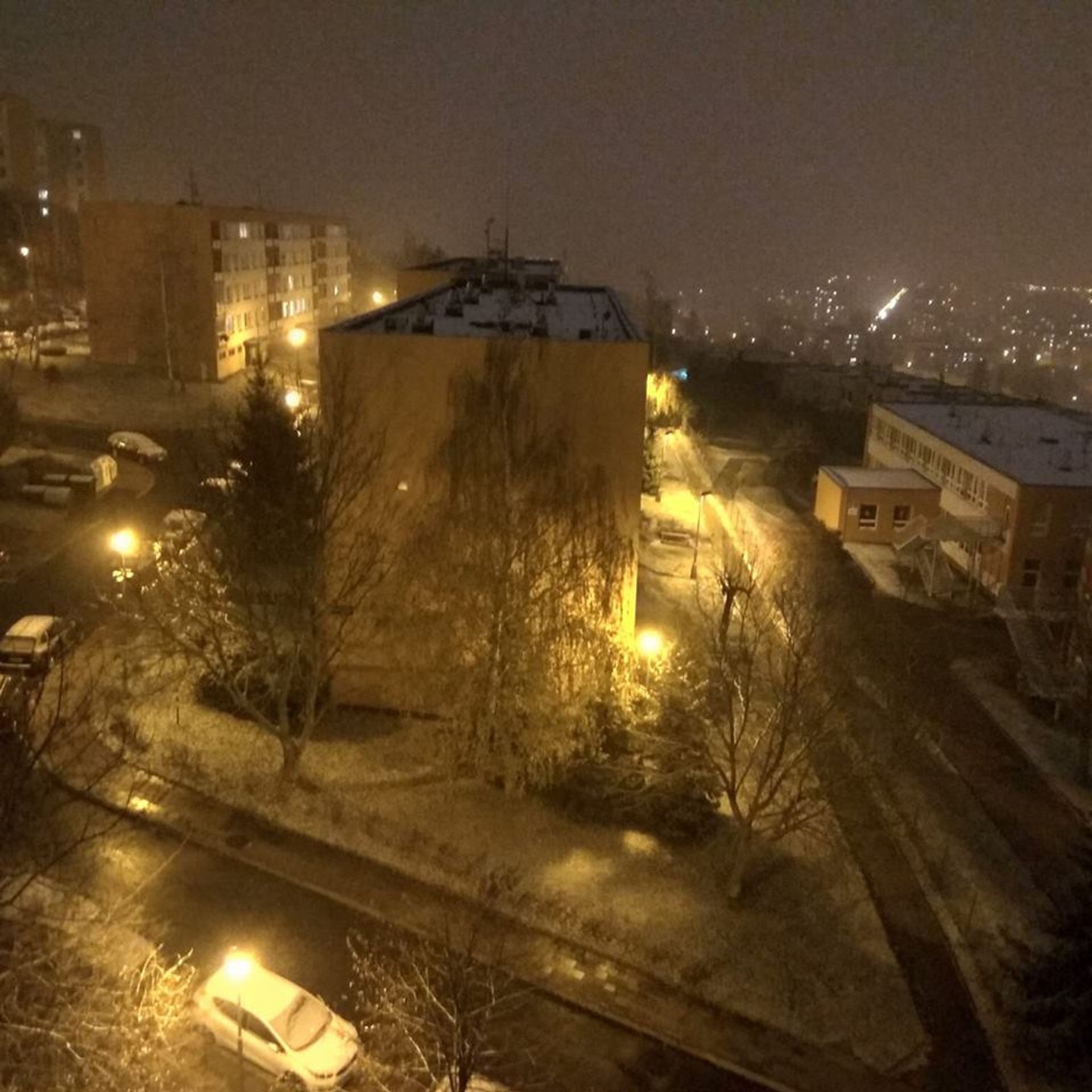 Na východě a jihu Česka začal padat sníh - 1 - GALERIE: Fotografie prvního sněhu od diváků (4/13)