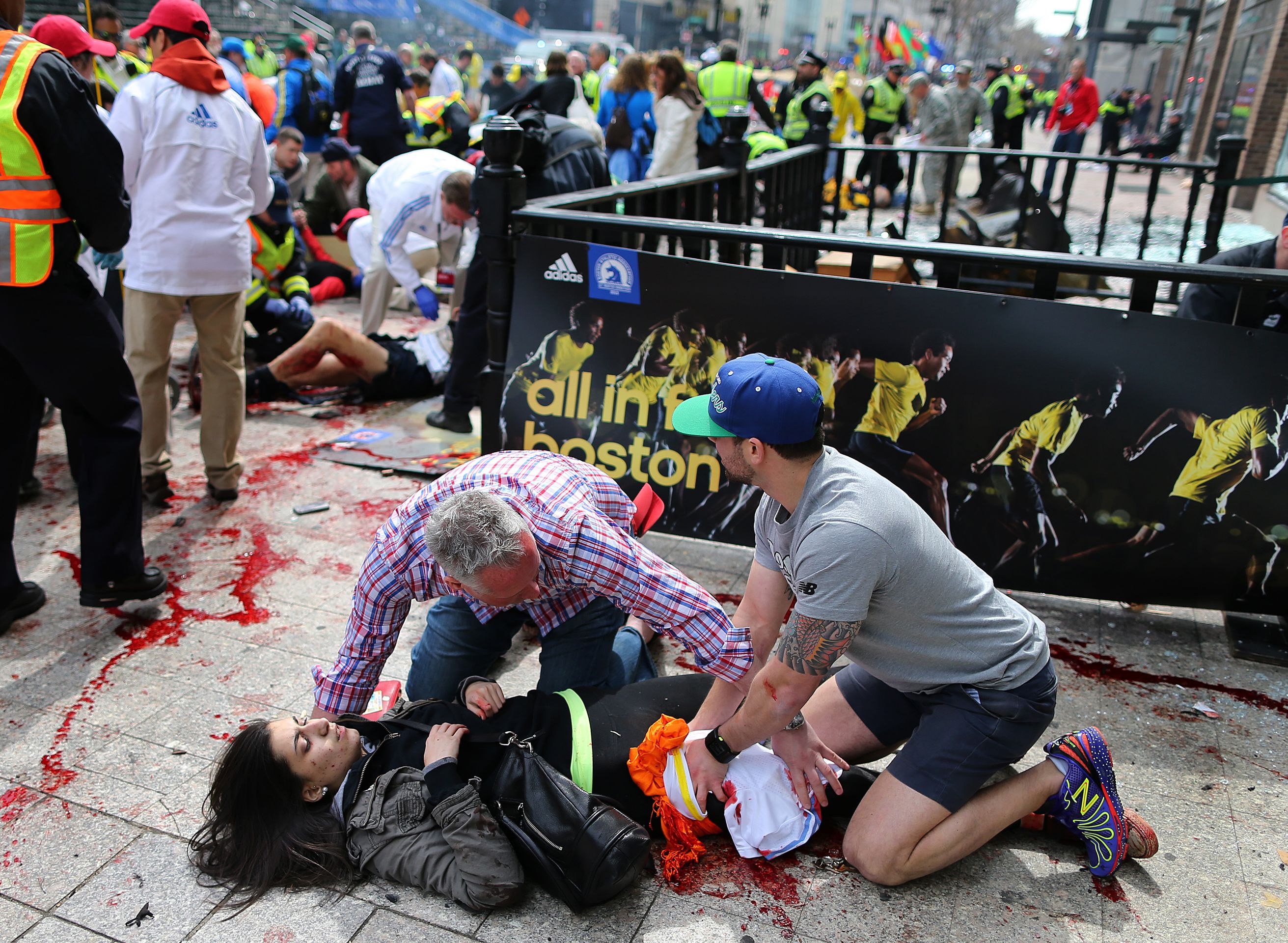 Útok na bostonský maraton - 2 - Výbuch v Bostonu (1/17)