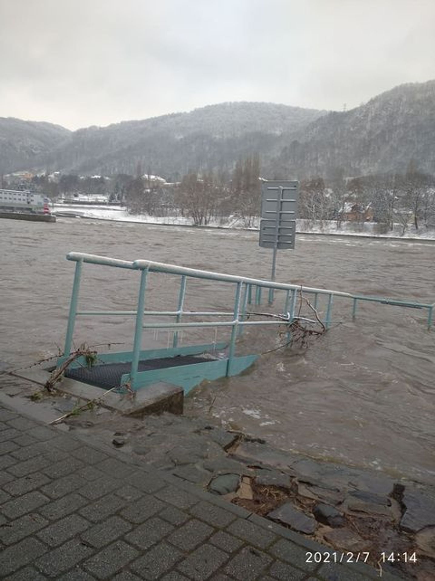 Rozvodněná řeka v Ústí nad Labem - 2 - GALERIE: Rozvodněná řeka v Ústí nad Labem (2/5)