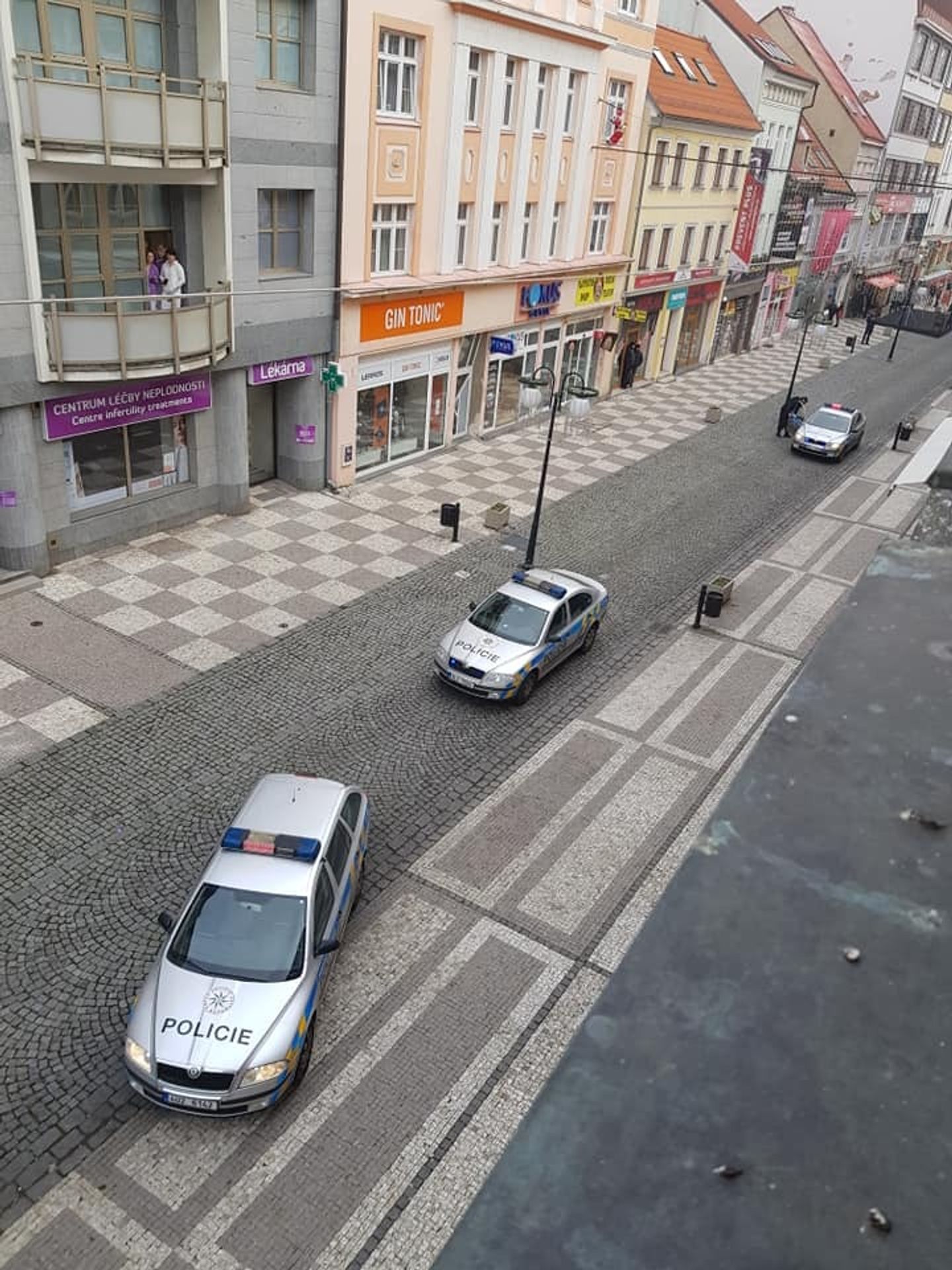 Přepadení v Teplicích - 2 - GALERIE: Přepadení klenotnictví v Teplicích (3/5)