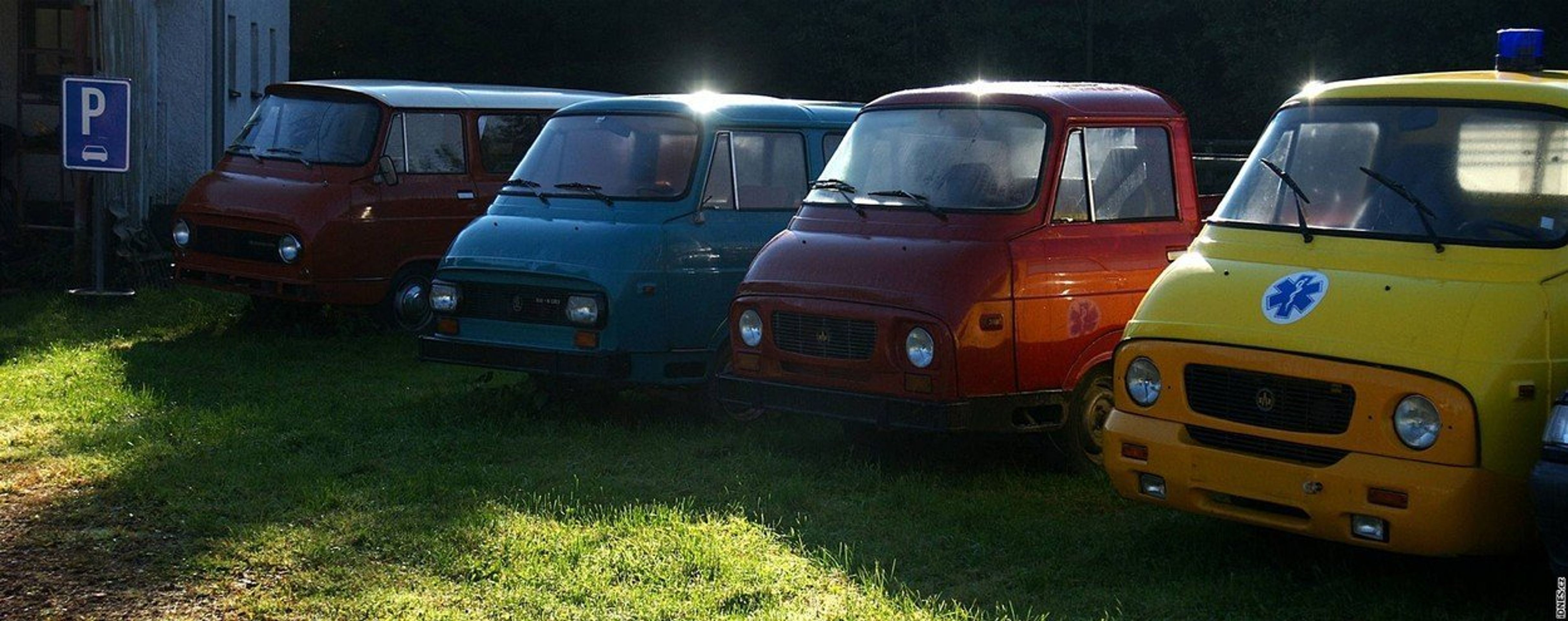 Kultovní Škoda 1203 - 72 - Fotogalerie: Kultovní “dvanda“ slaví. Podívejte se na originální úpravy (6/39)