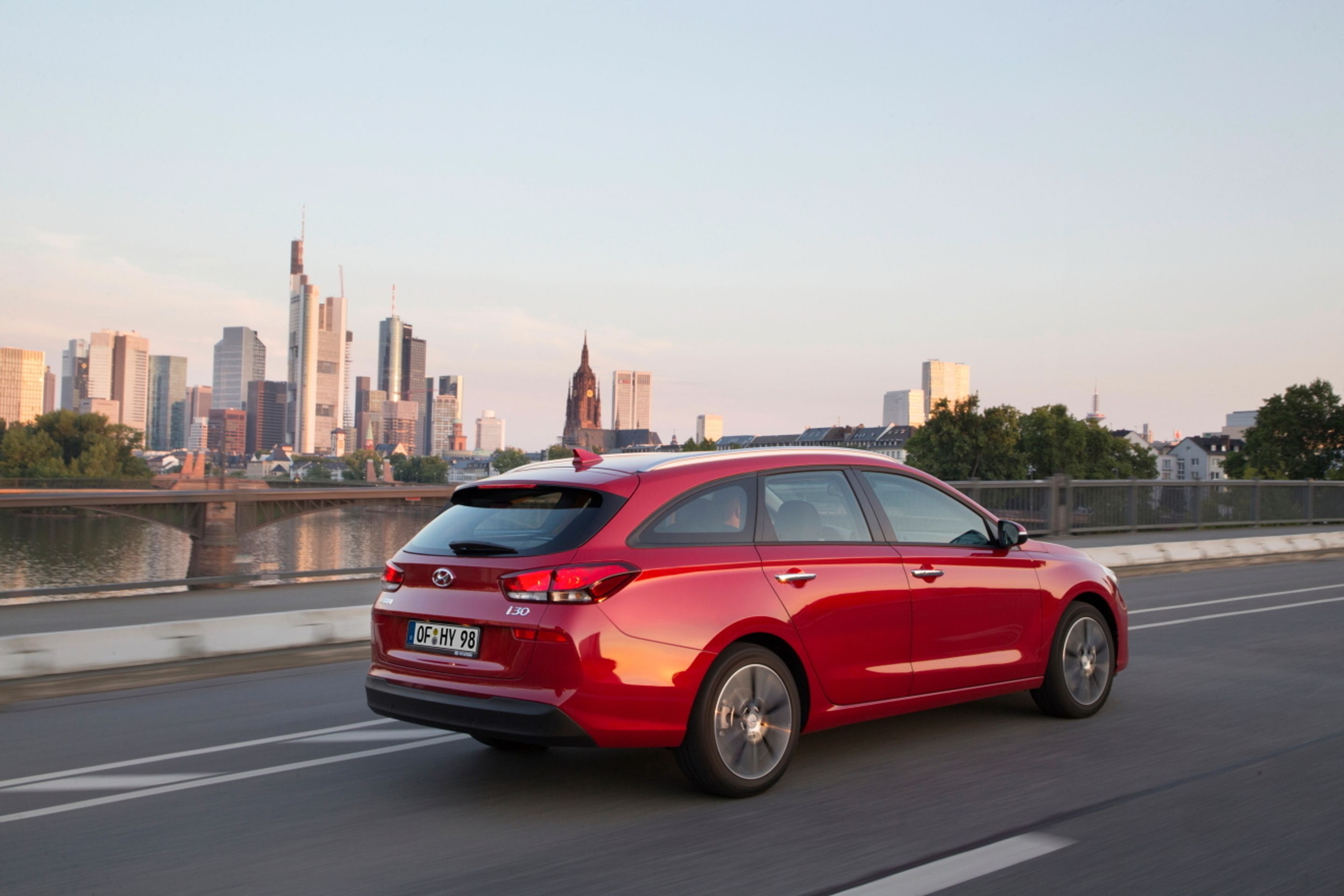 Hyundai i30 po modernizaci - 24 - Fotogalerie: Vozy Hyundai i30 prošly modernizací (19/20)