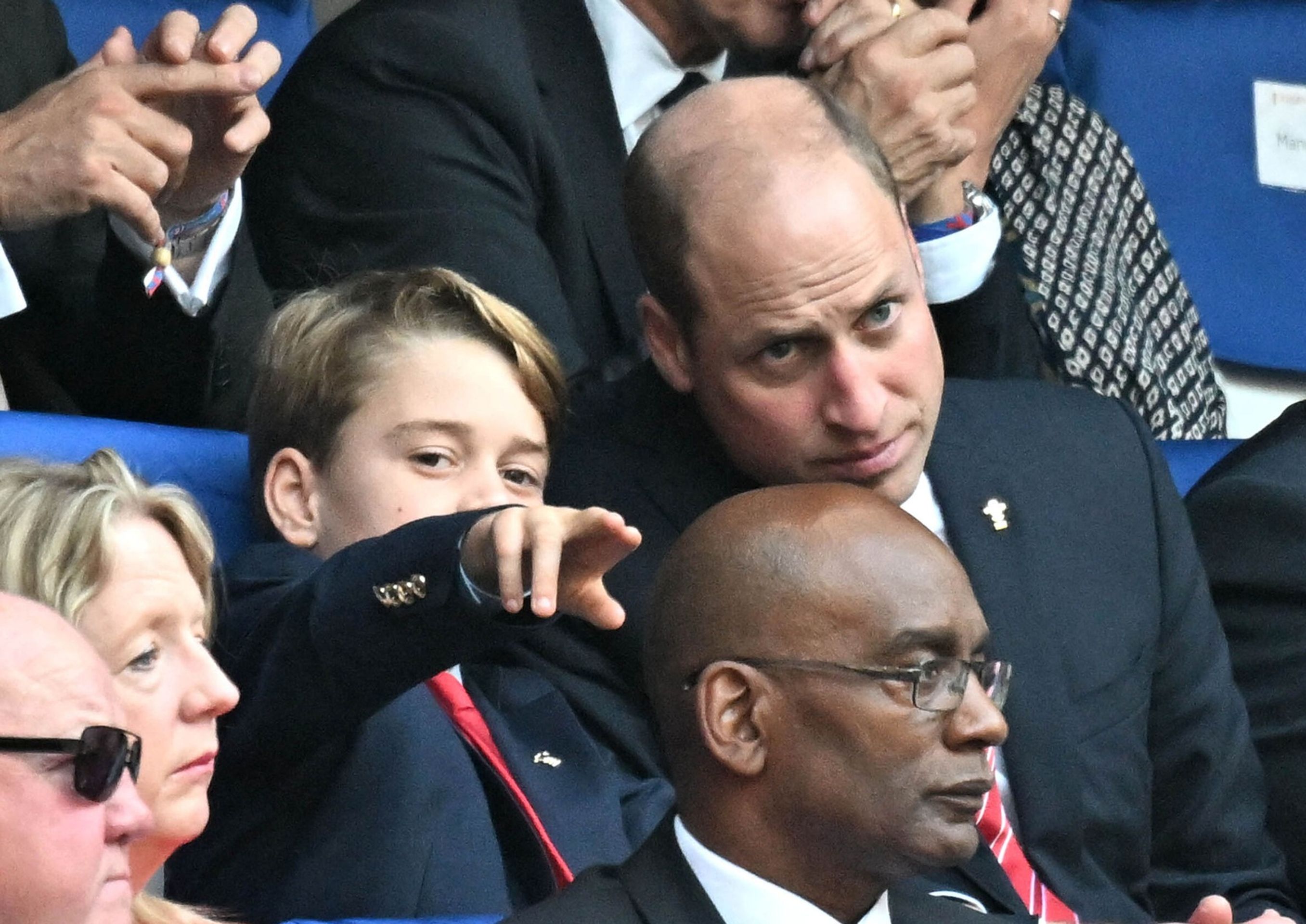 Prince George a princ William, 14. 10. 2023 zápas rugby - Princ George (6/26)
