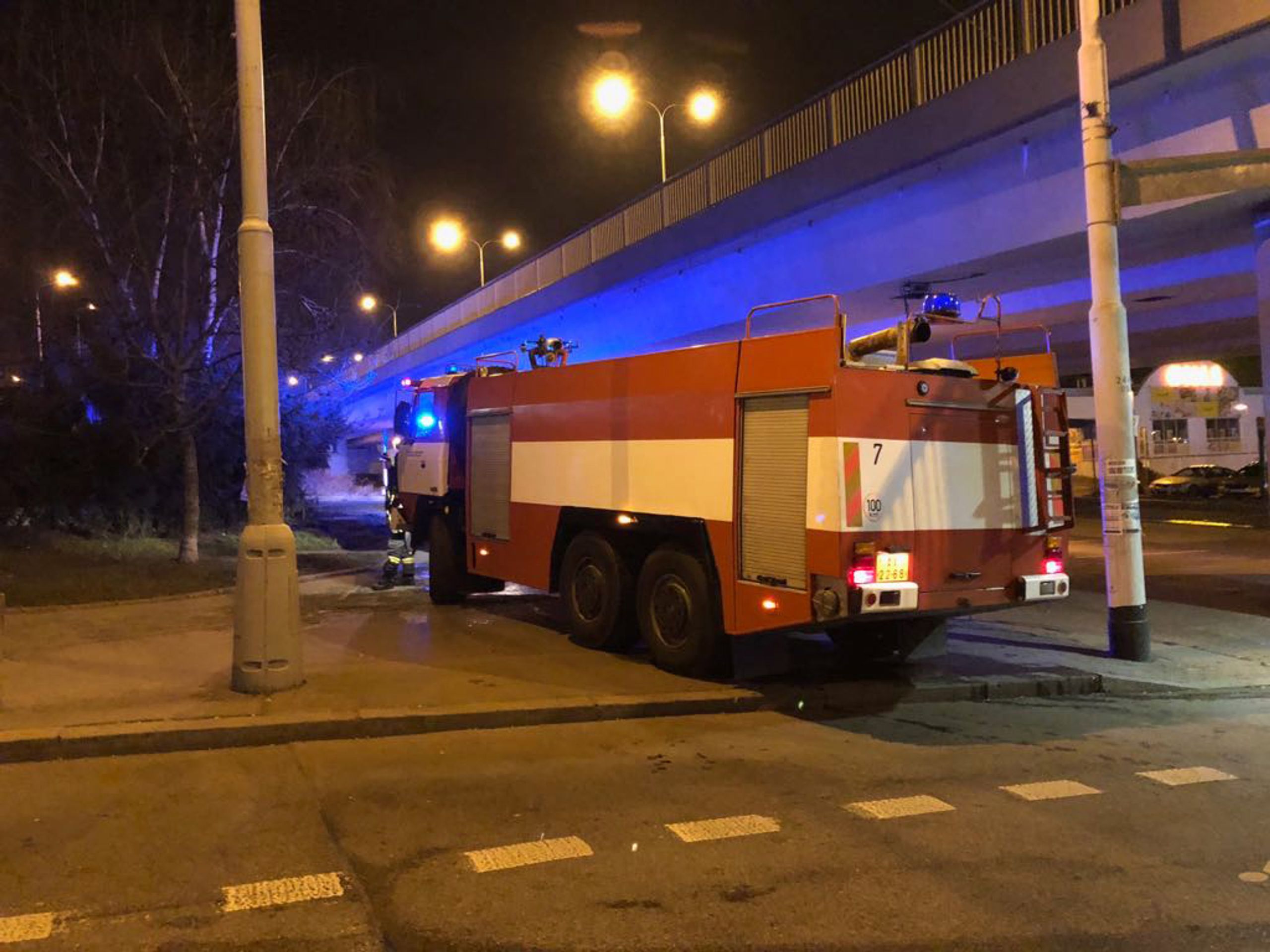 Požár v bistru v Makovského ulici - 2 - GALERIE: Požár v bistru v Makovského ulici (6/7)